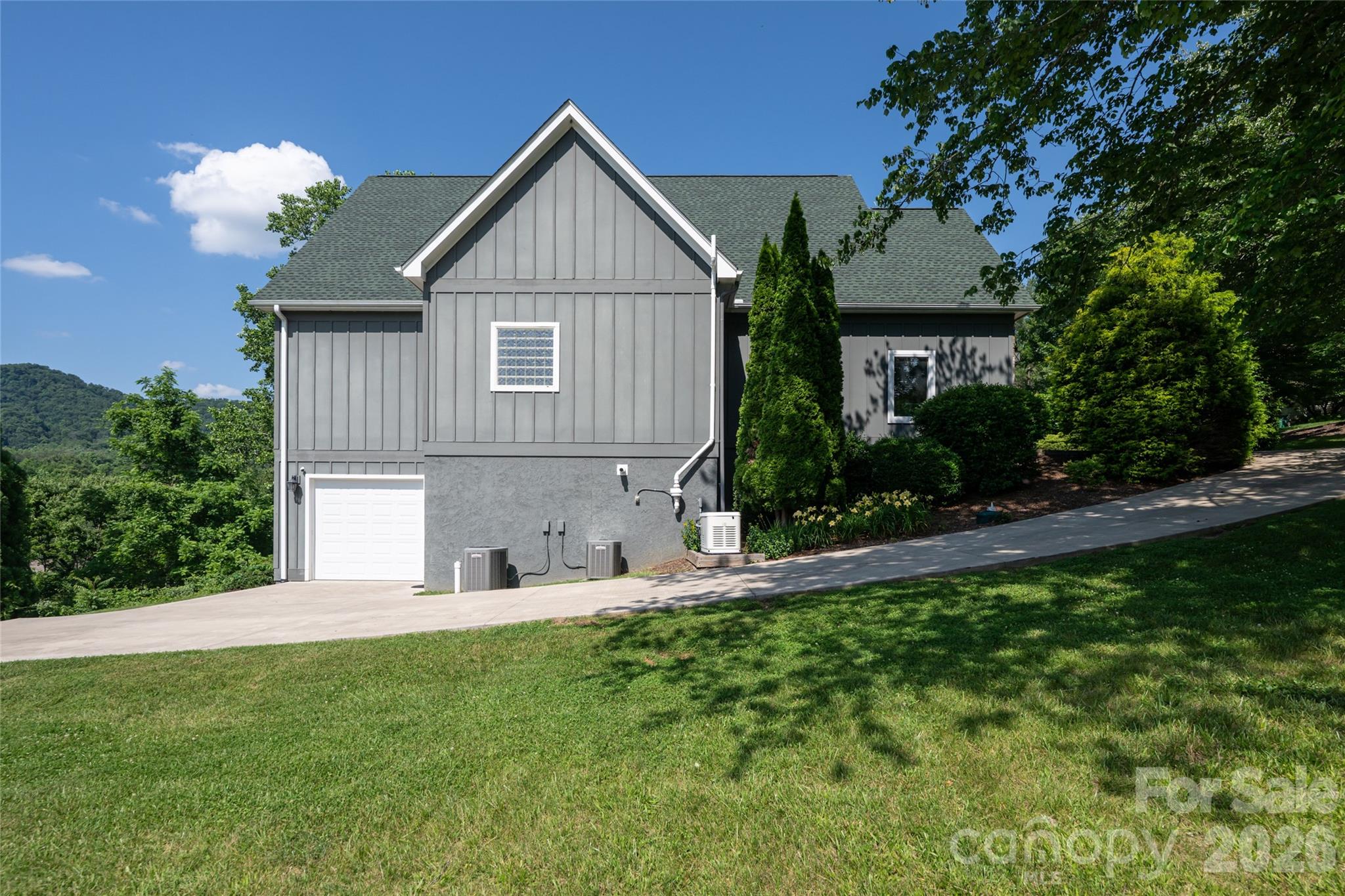 33 Bridle Path Drive — Barnardsville