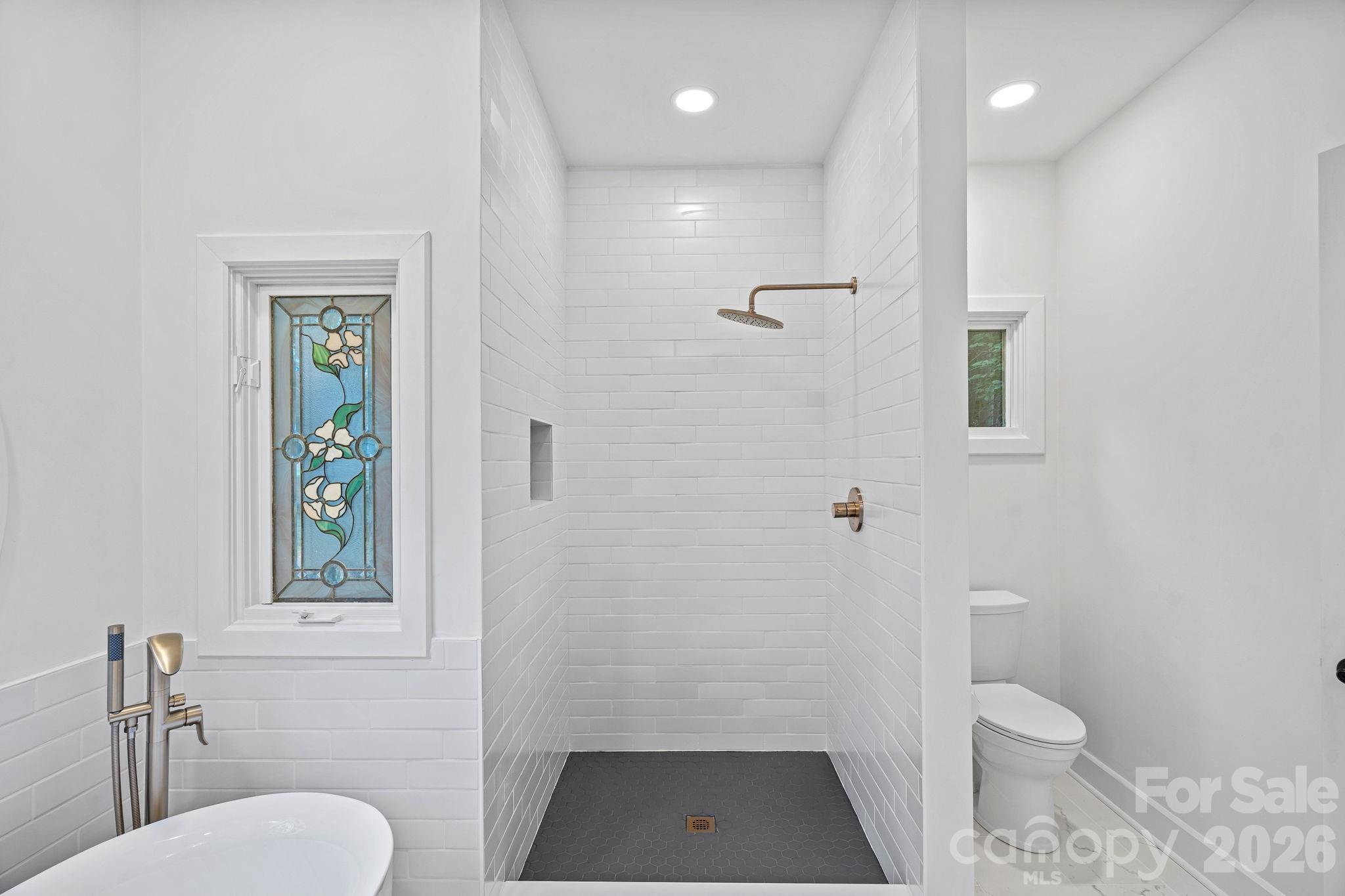 176 Yadkin Falls Road — New London