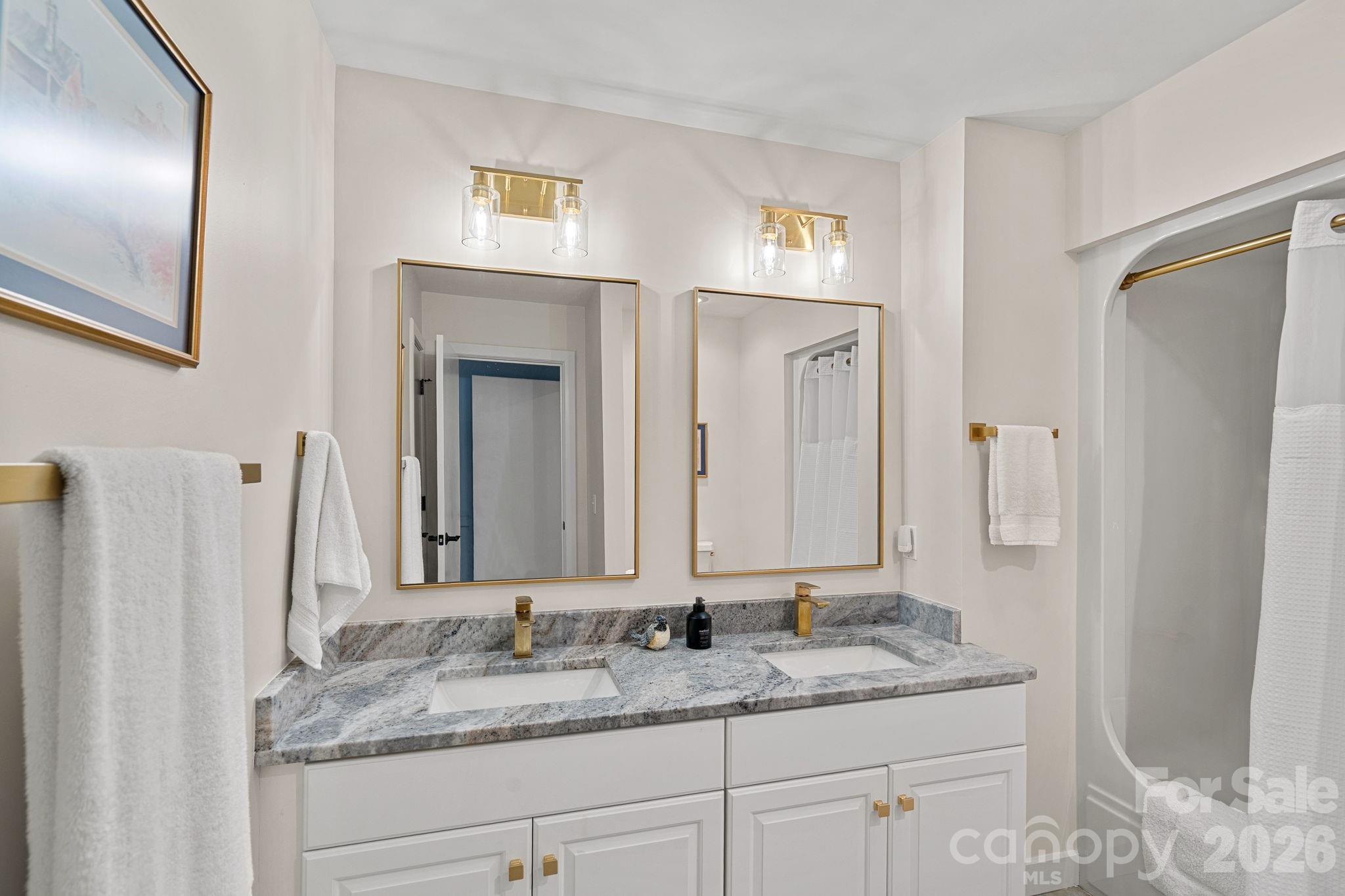 176 Yadkin Falls Road — New London