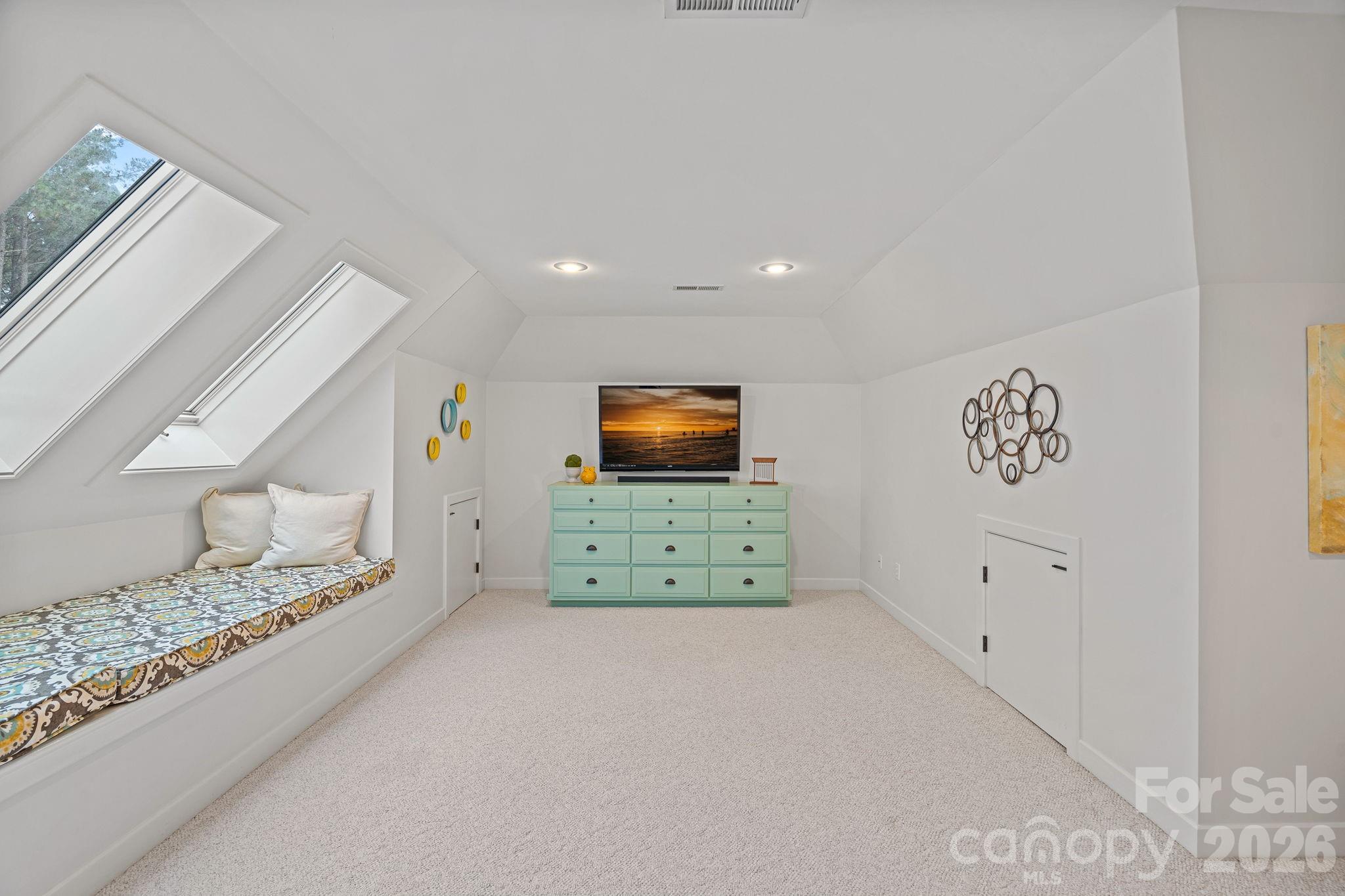 176 Yadkin Falls Road — New London