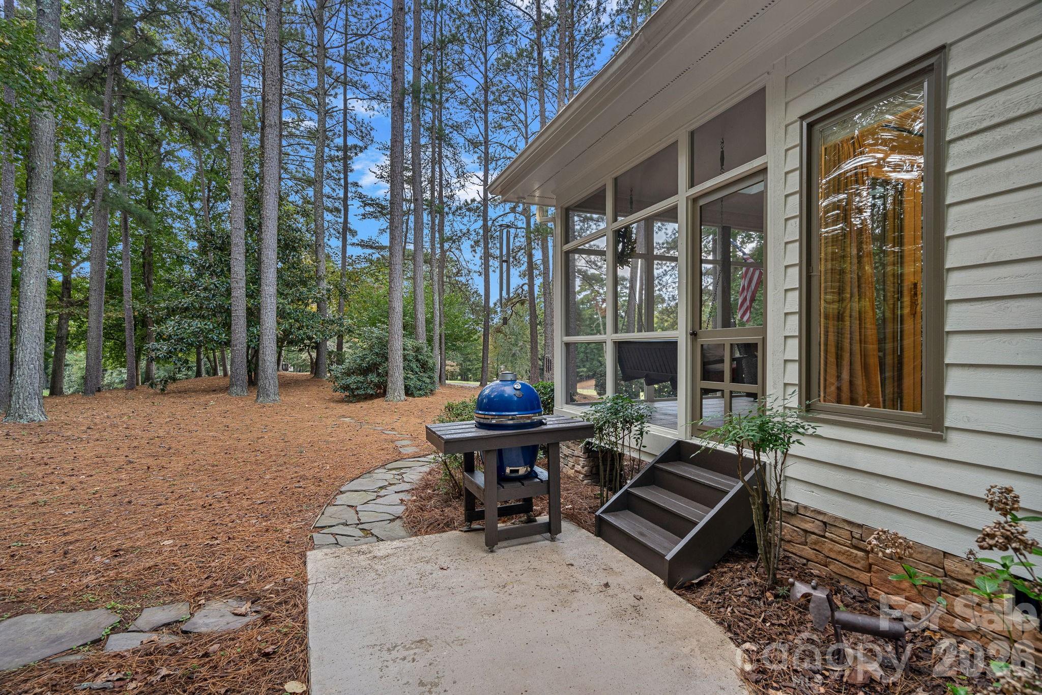 176 Yadkin Falls Road — New London