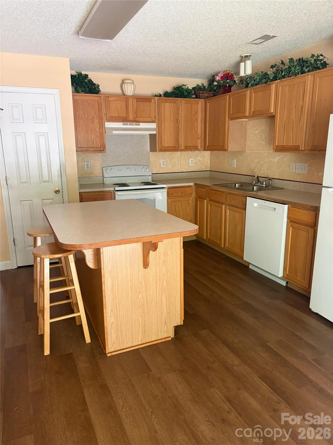 8019 shiny Meadow Lane — Charlotte