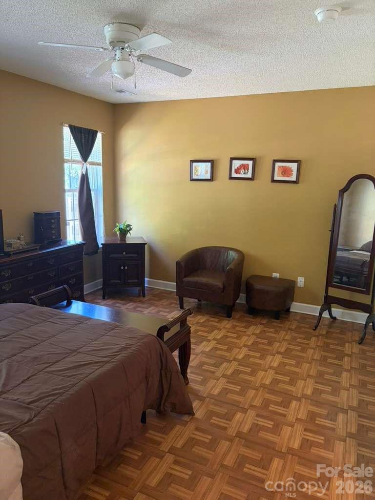 8019 shiny Meadow Lane — Charlotte