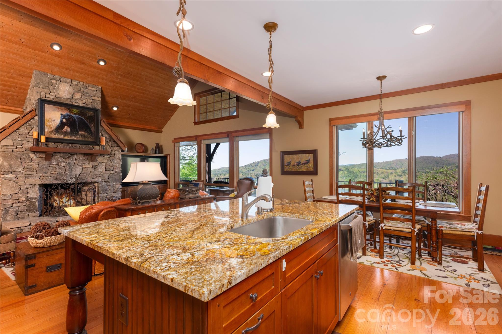 601 Hawk Mountain Road — Lake Toxaway