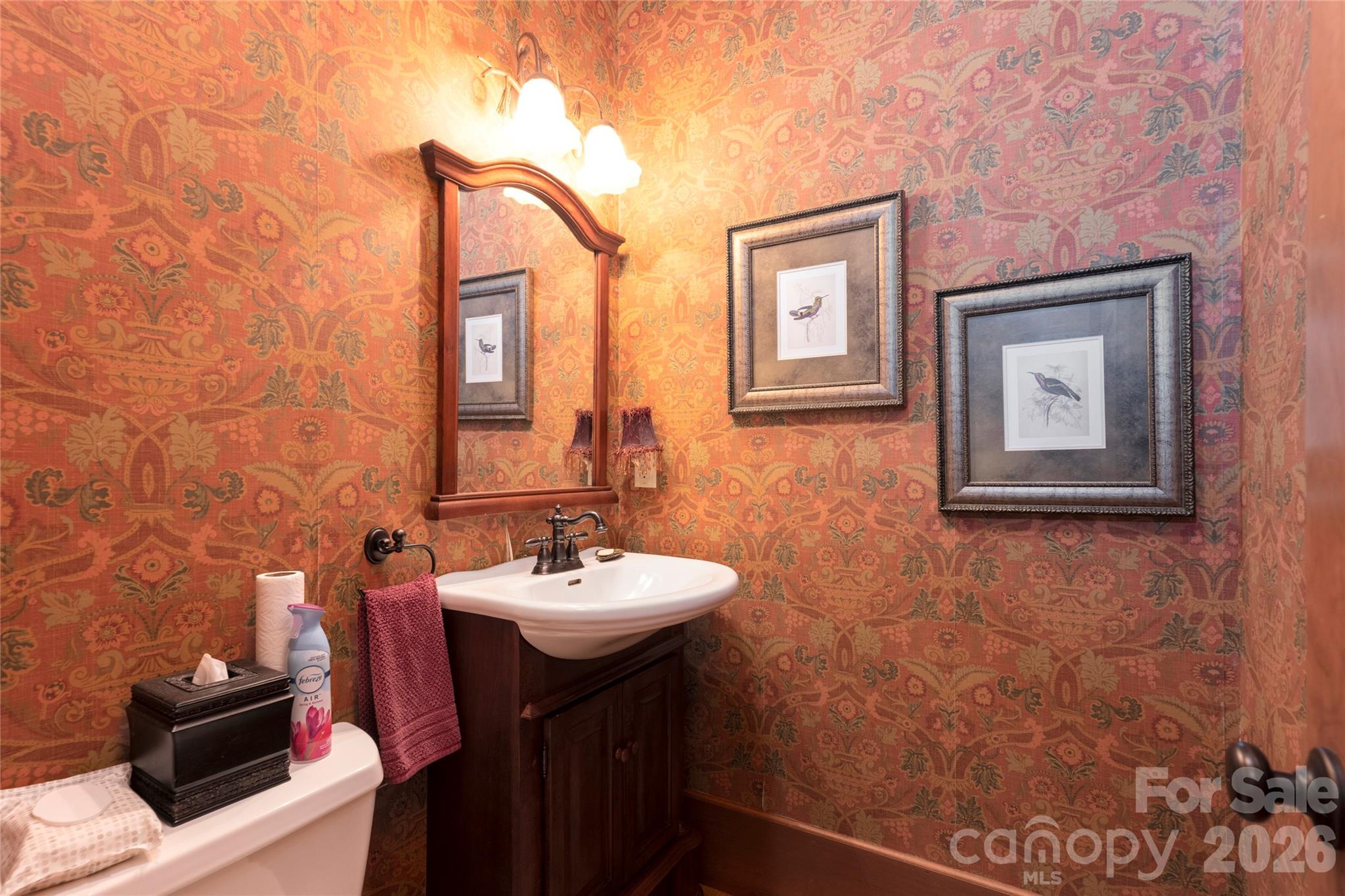 601 Hawk Mountain Road — Lake Toxaway