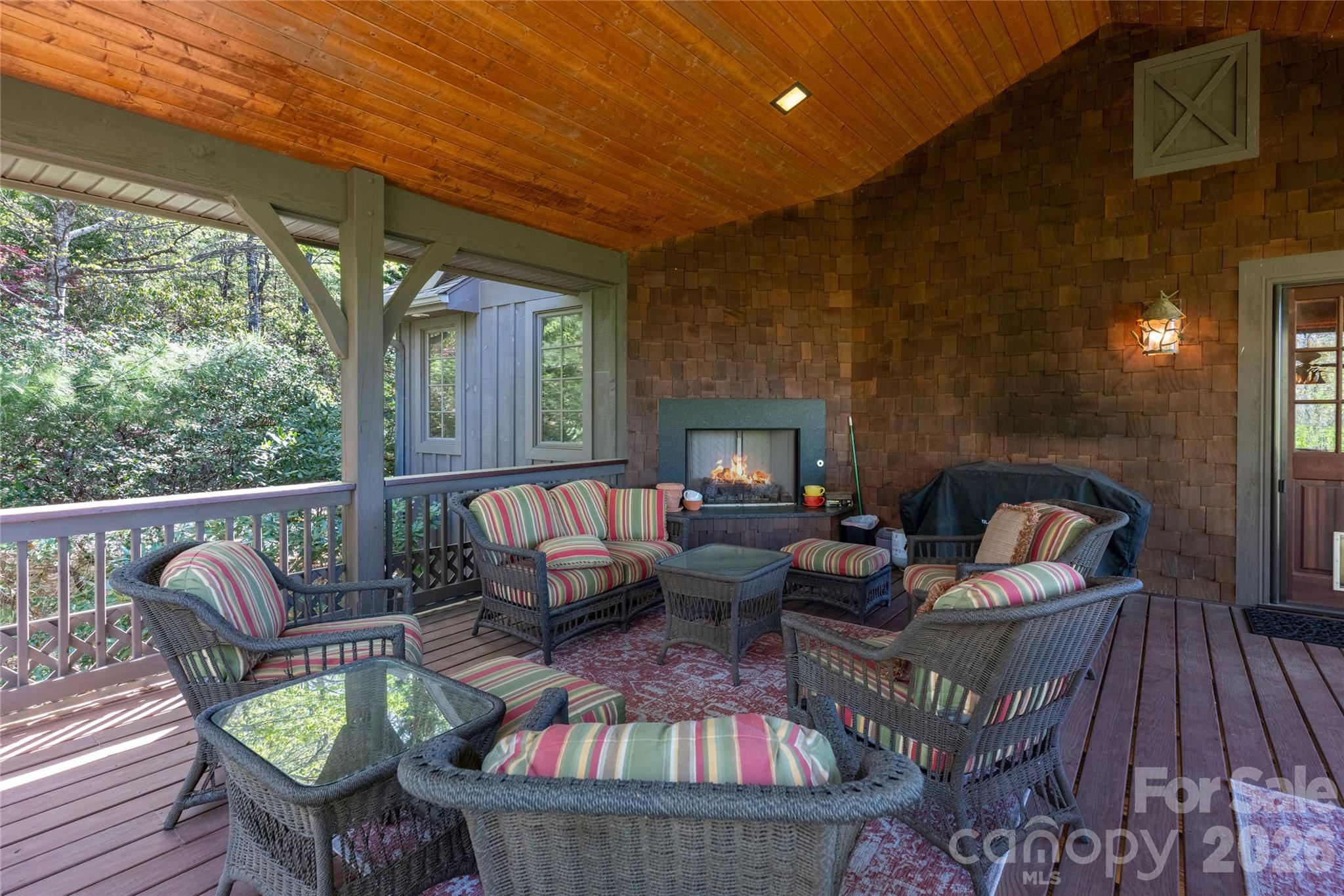 601 Hawk Mountain Road — Lake Toxaway