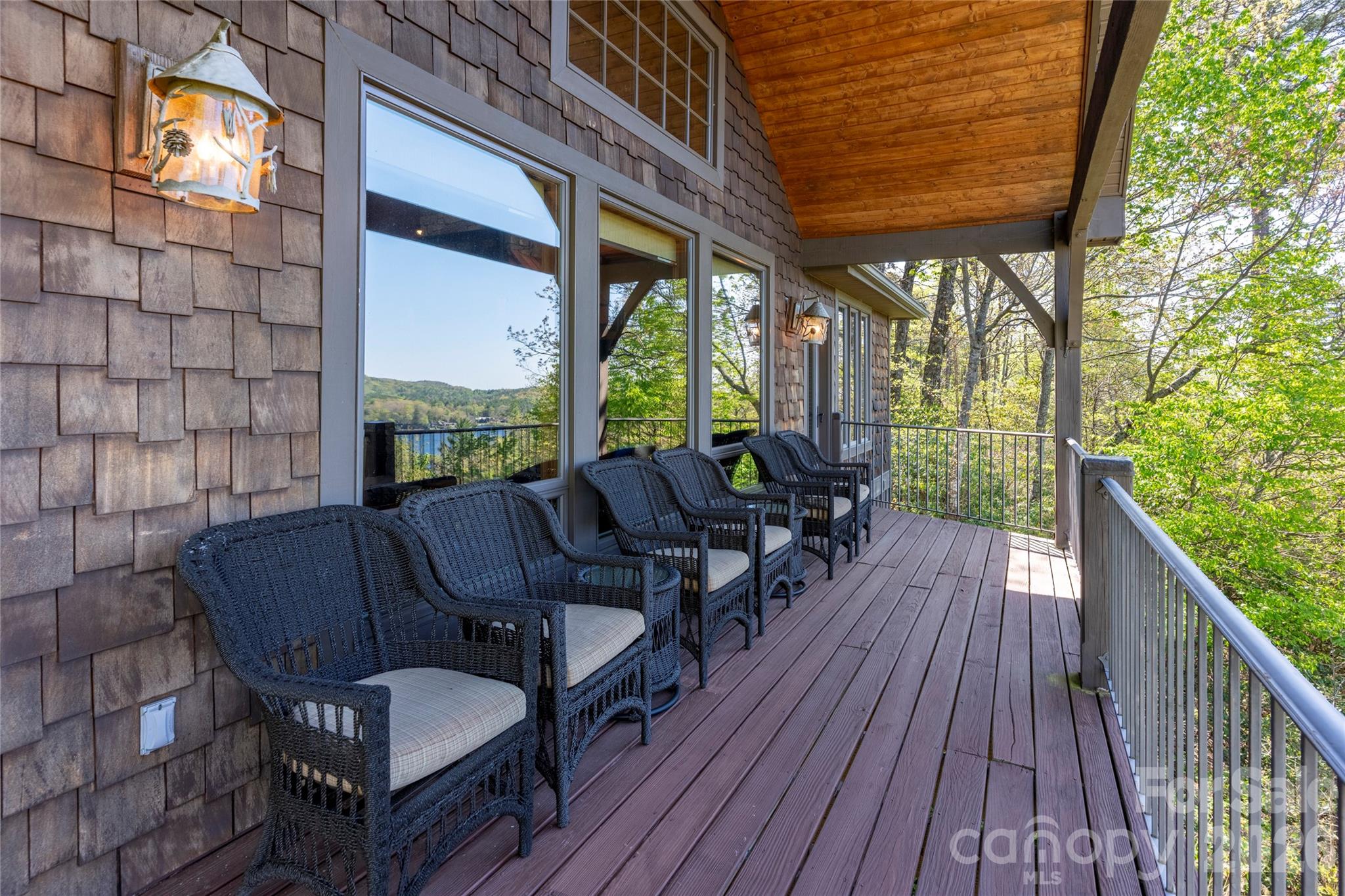 601 Hawk Mountain Road — Lake Toxaway