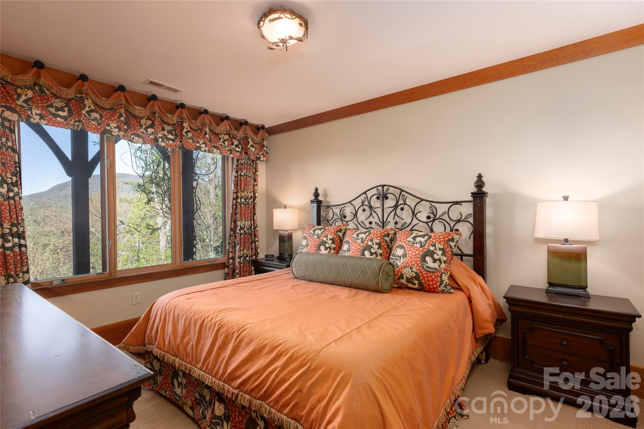 601 Hawk Mountain Road — Lake Toxaway