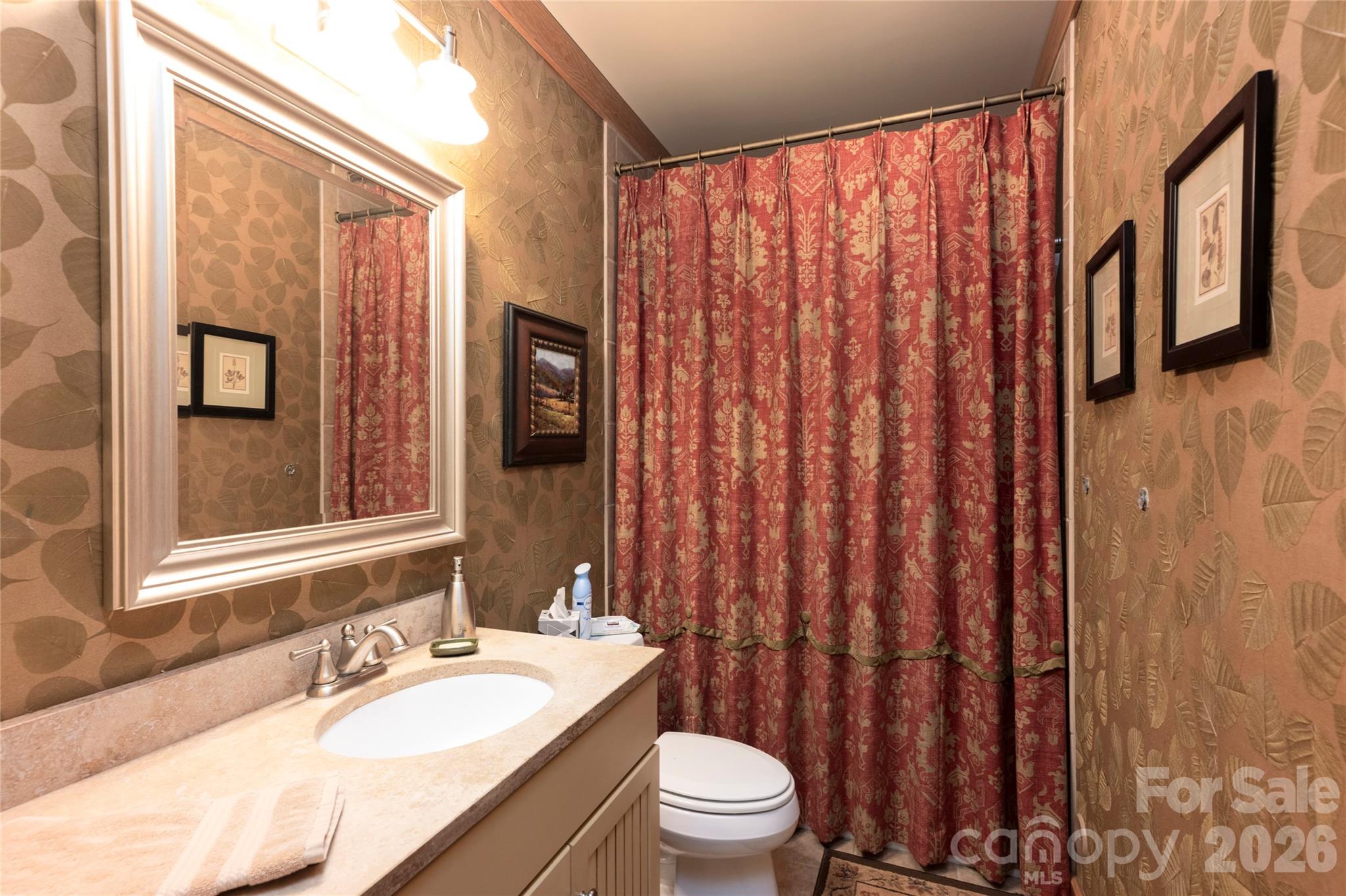 601 Hawk Mountain Road — Lake Toxaway