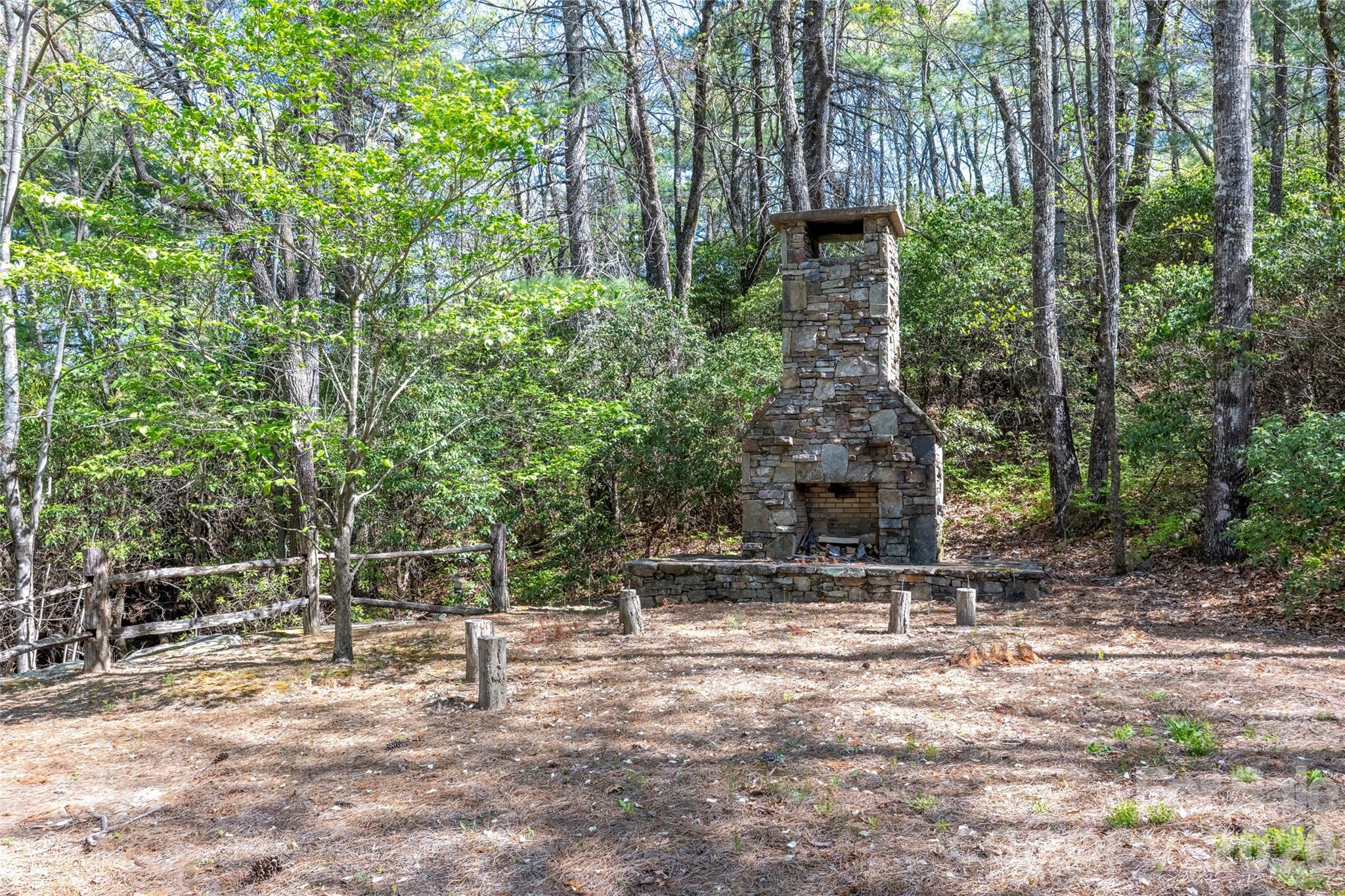 601 Hawk Mountain Road — Lake Toxaway