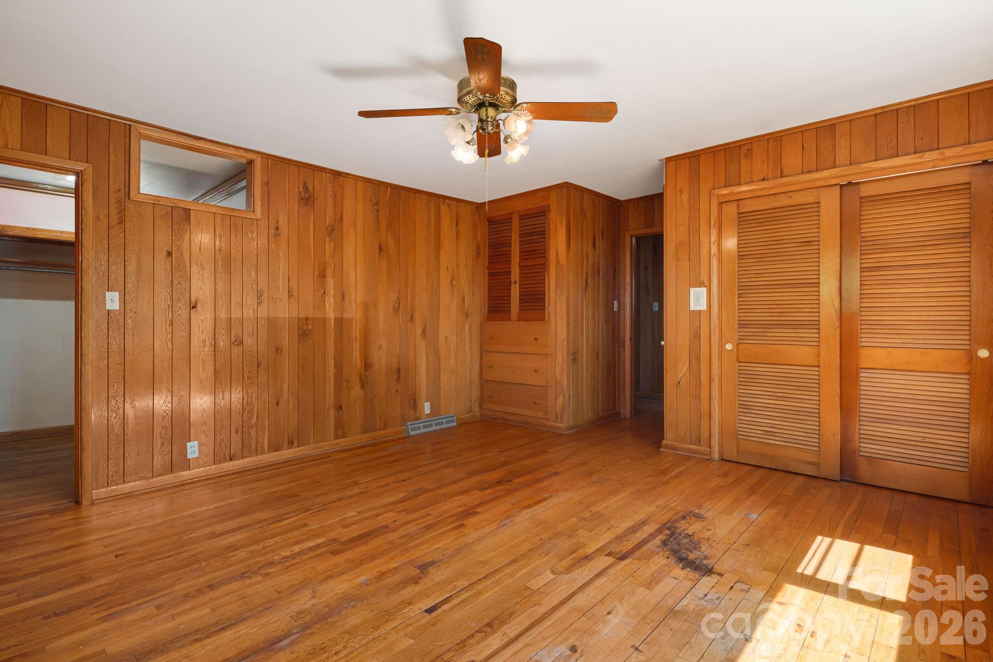 284 Chestnut Street — Mars Hill