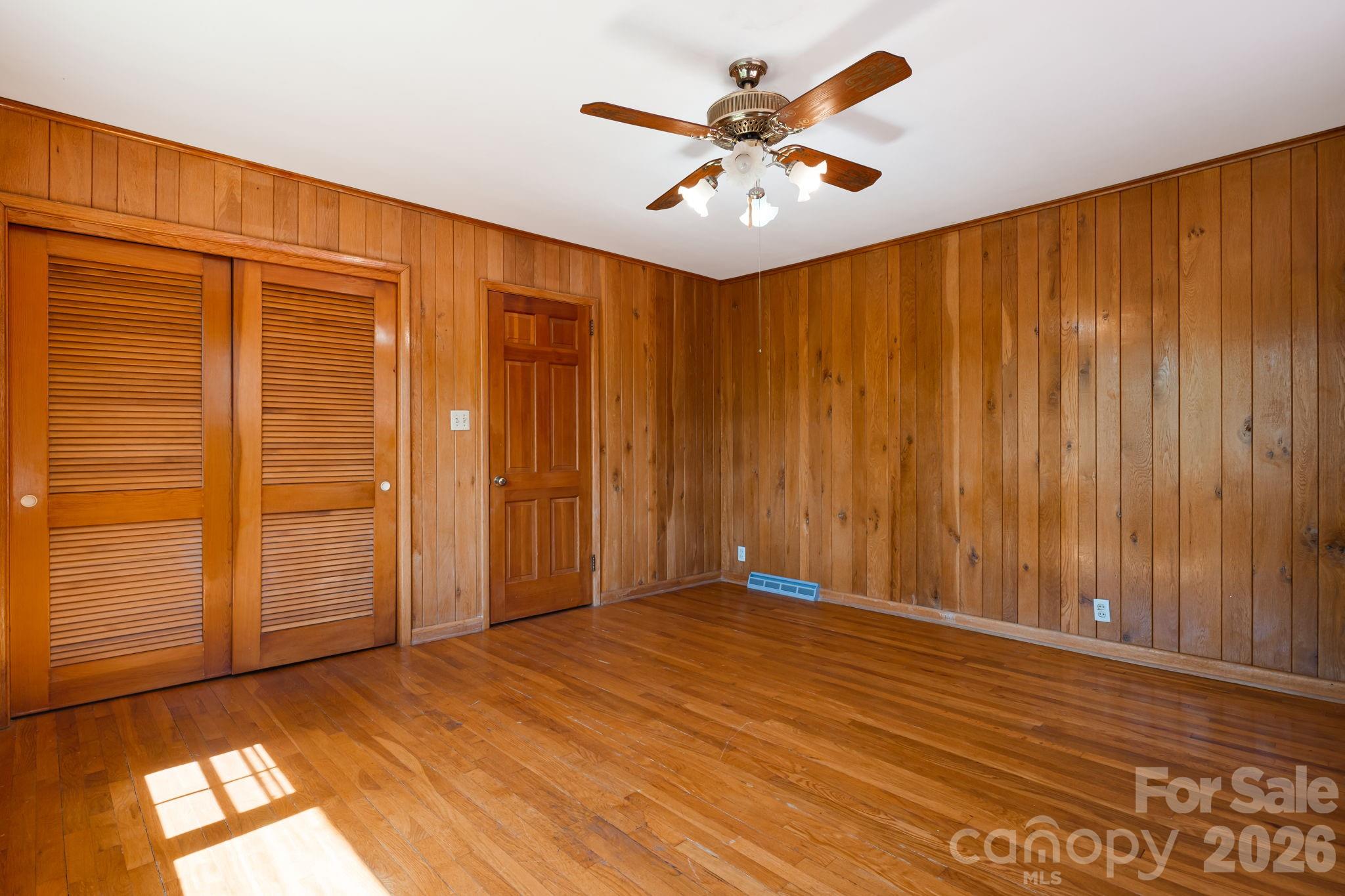 284 Chestnut Street — Mars Hill