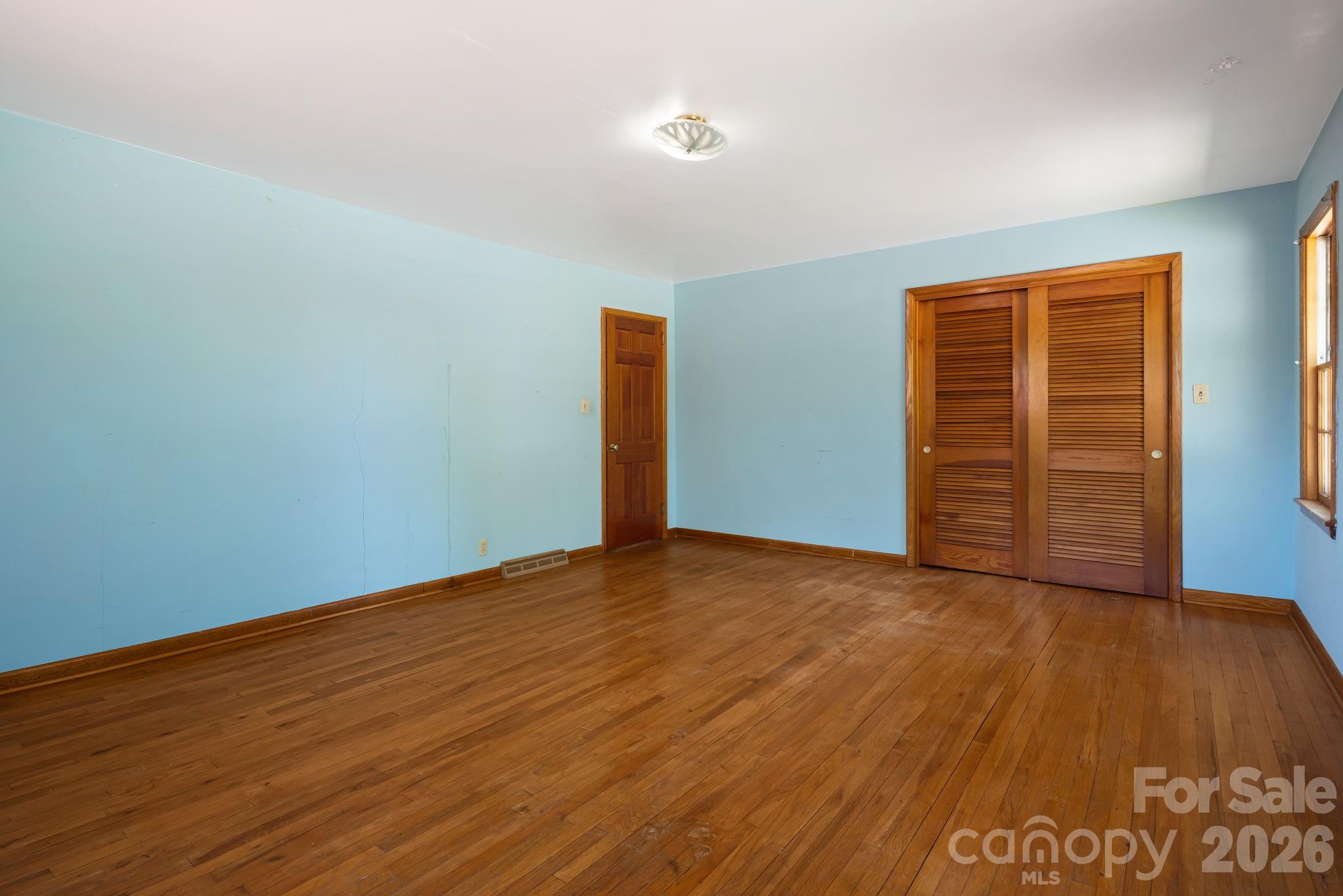 284 Chestnut Street — Mars Hill