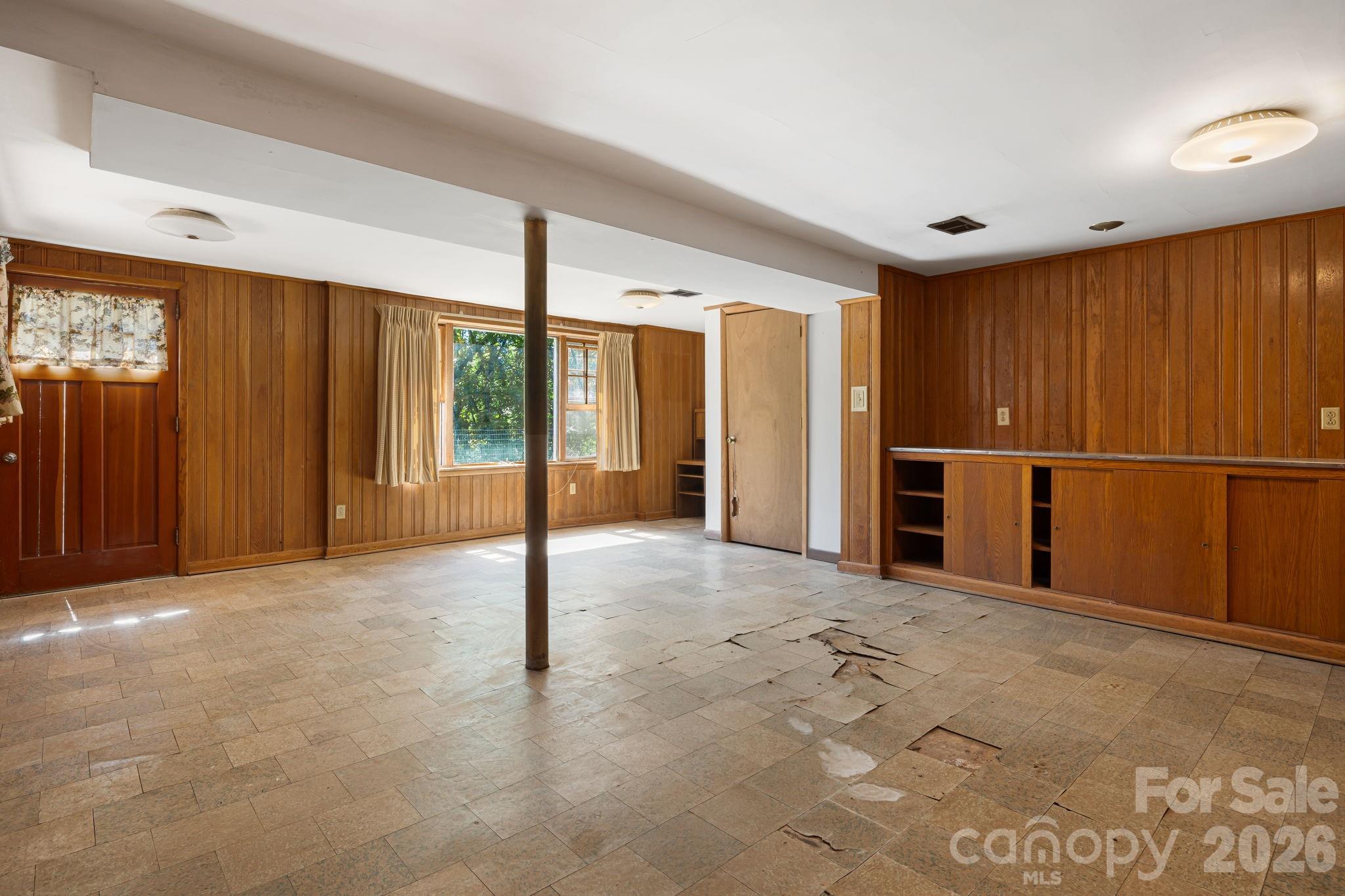 284 Chestnut Street — Mars Hill