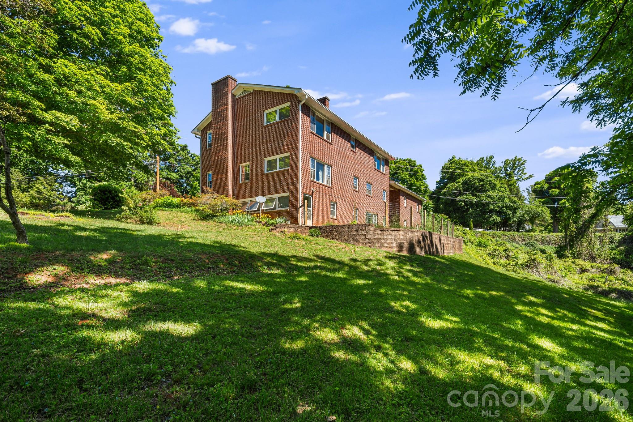 284 Chestnut Street — Mars Hill
