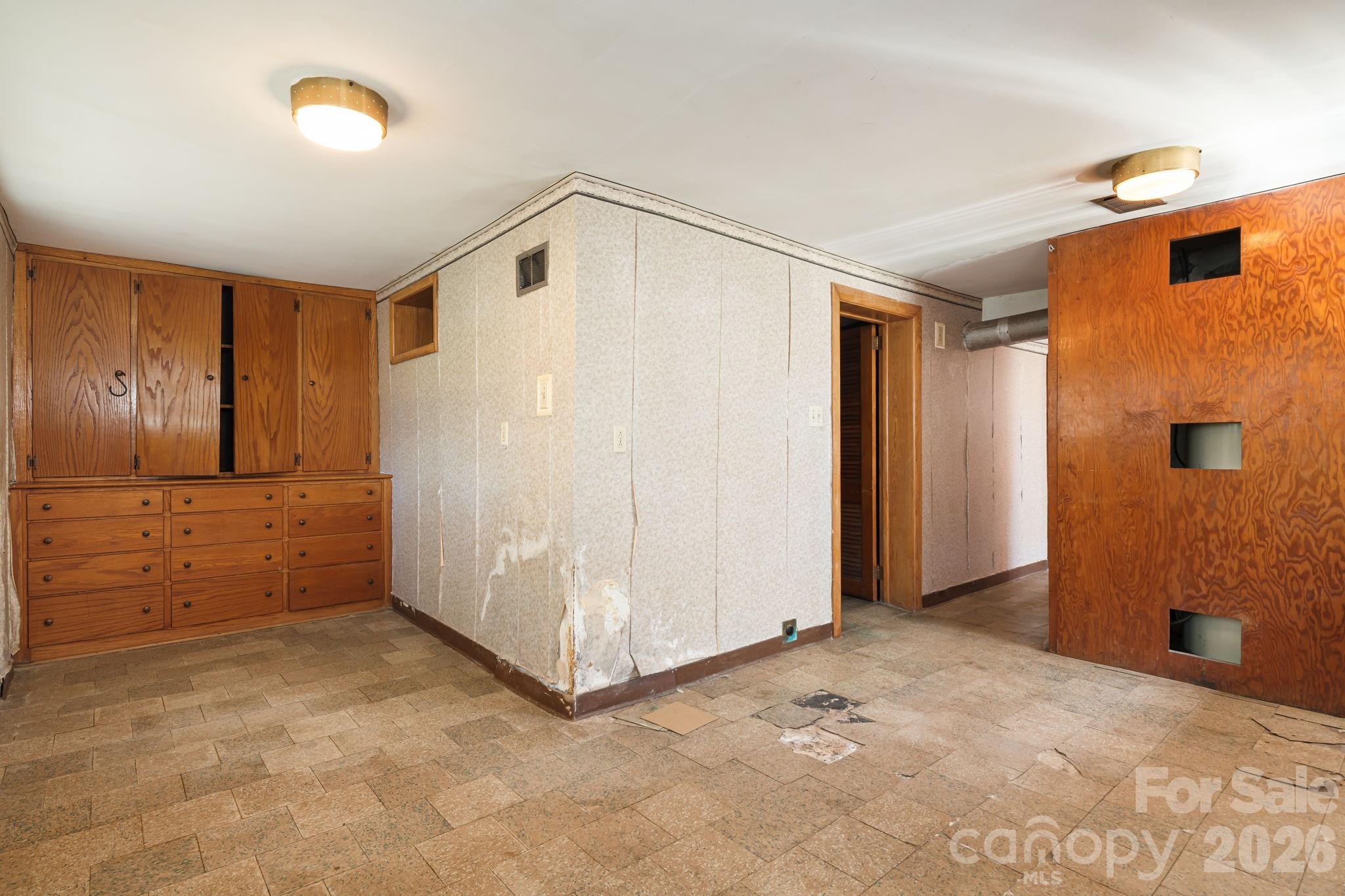 284 Chestnut Street — Mars Hill