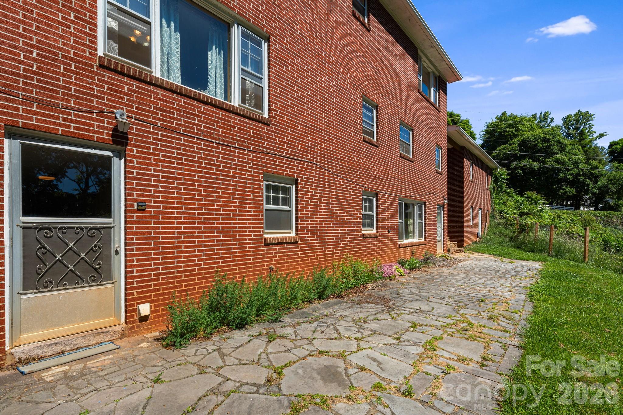 284 Chestnut Street — Mars Hill