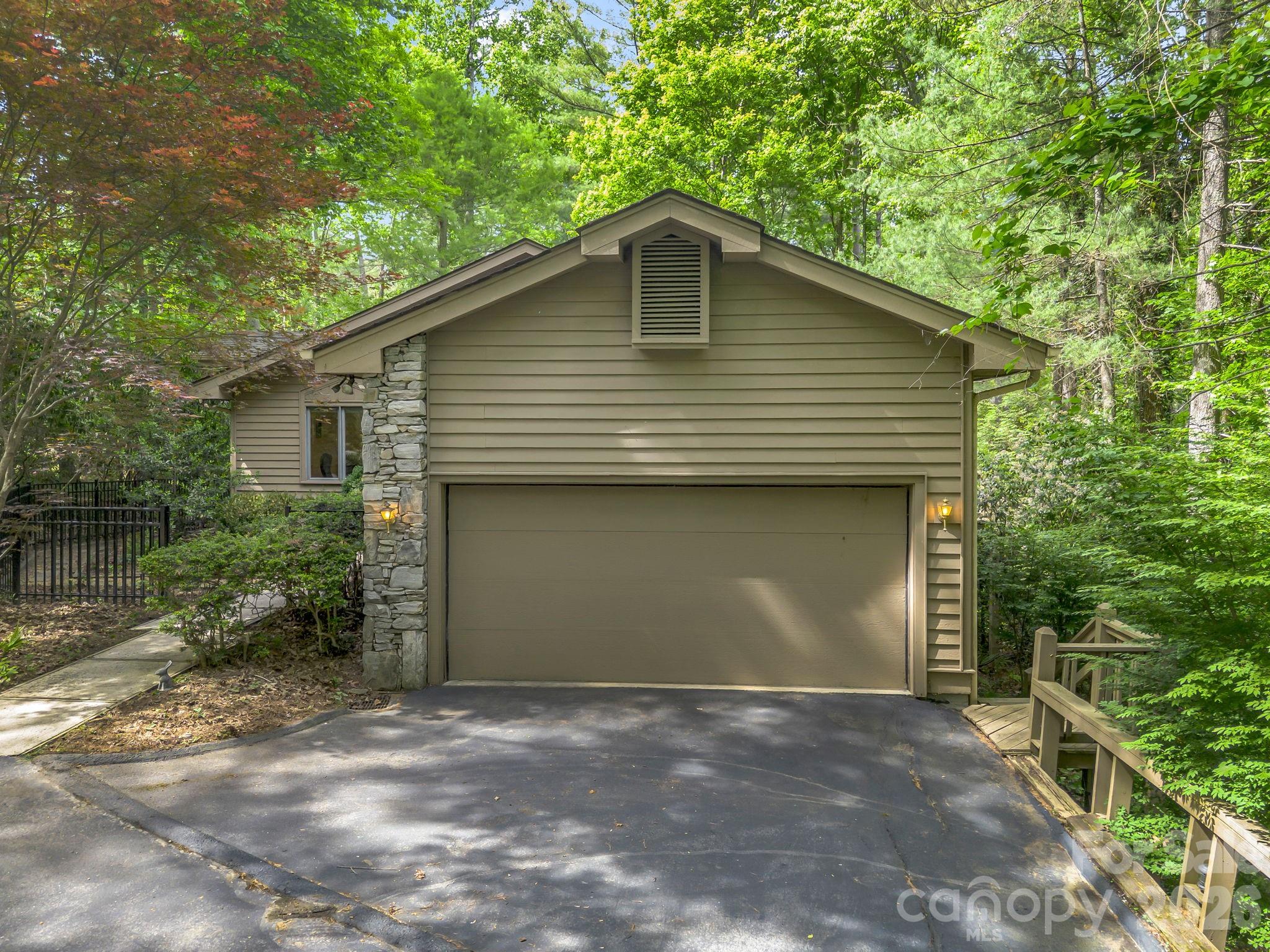 118 Timber Creek Road — Hendersonville