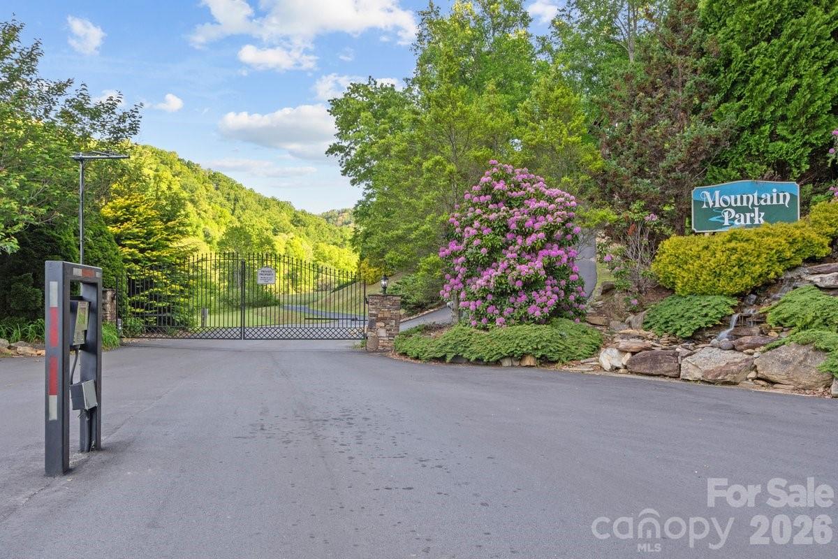 52 Mountain Park Drive — Mars Hill