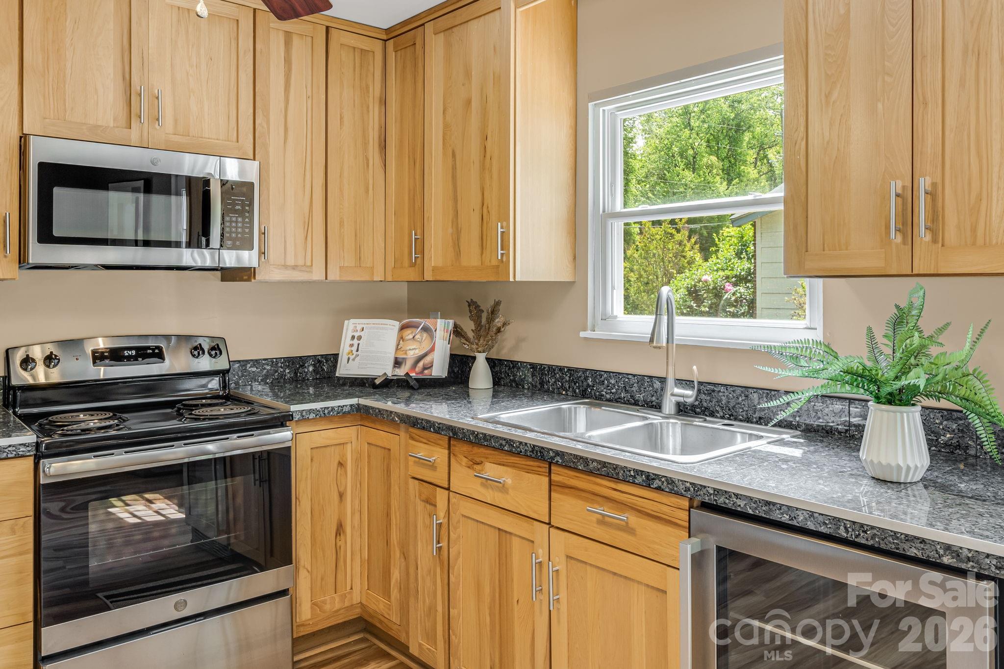 82 Lees Creek Road — Asheville