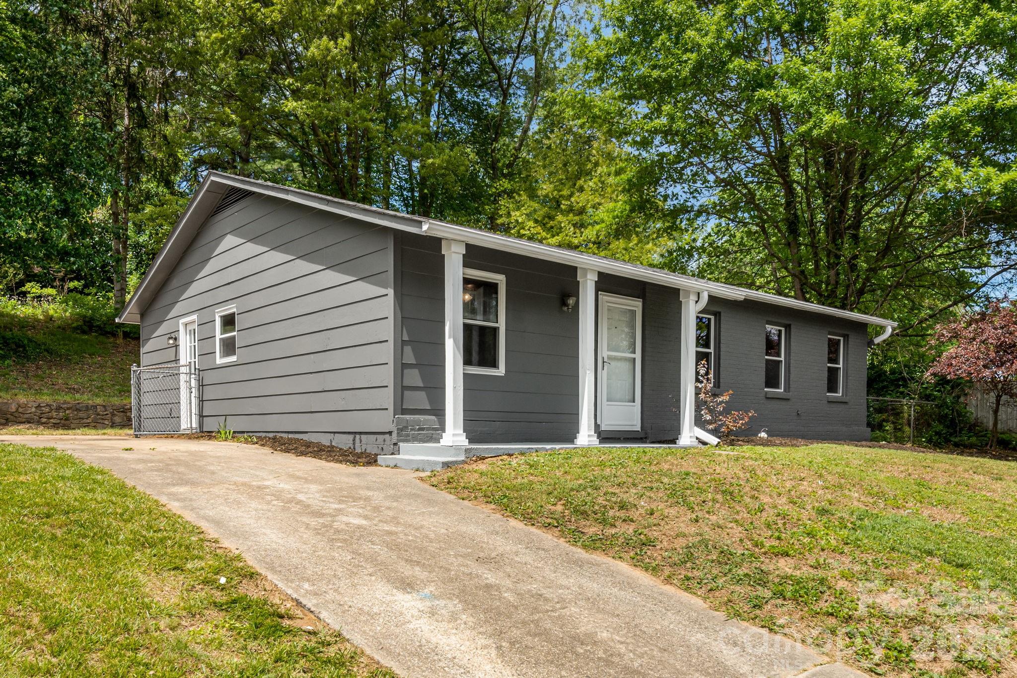 82 Lees Creek Road — Asheville