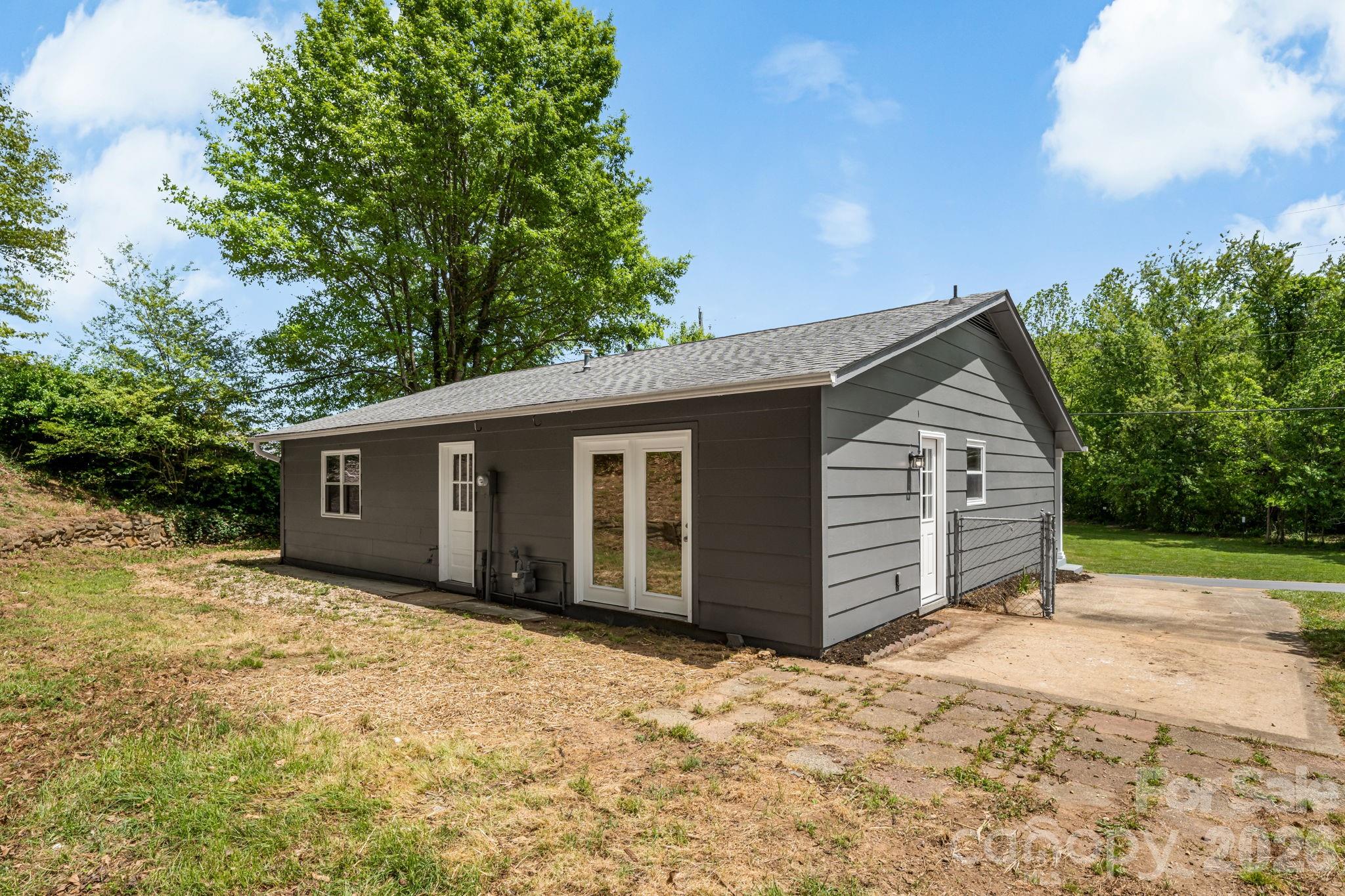 82 Lees Creek Road — Asheville