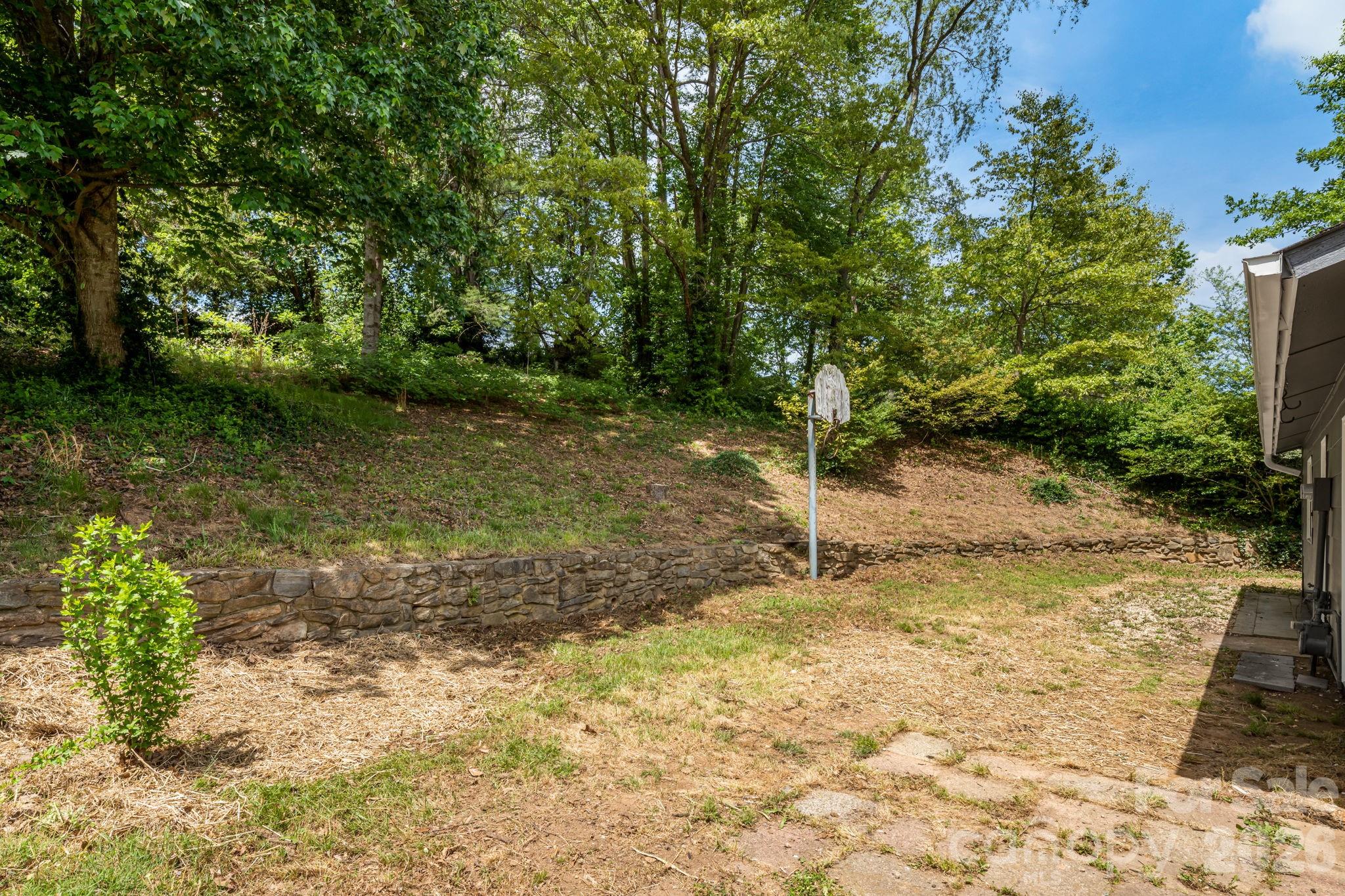 82 Lees Creek Road — Asheville
