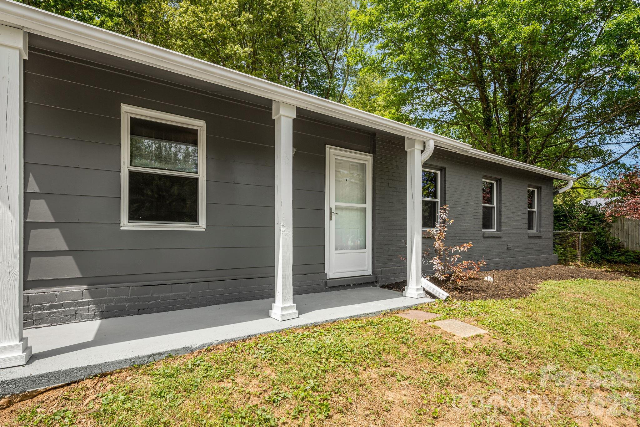 82 Lees Creek Road — Asheville