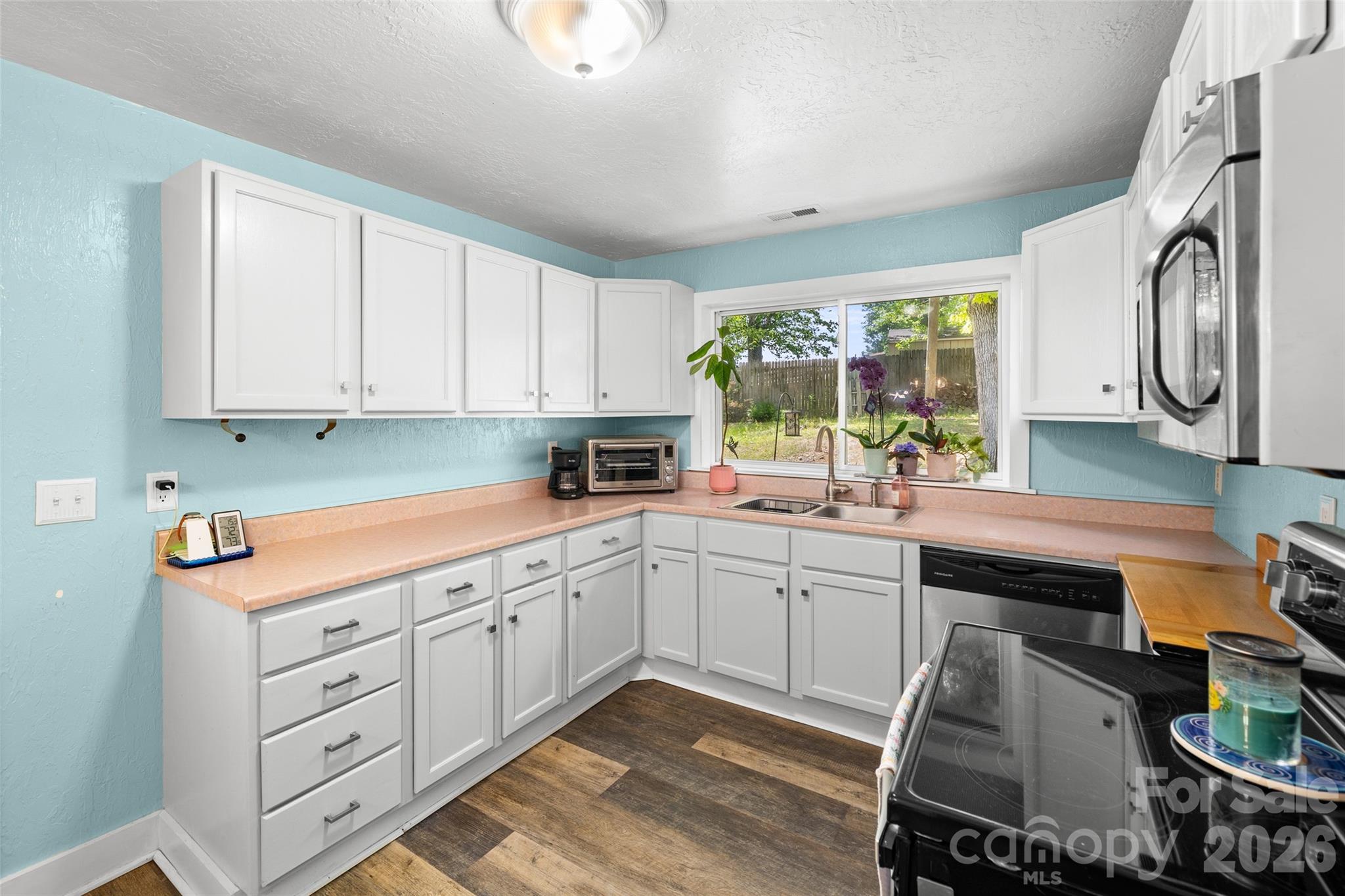 28 Cathys Cove Road — Hendersonville