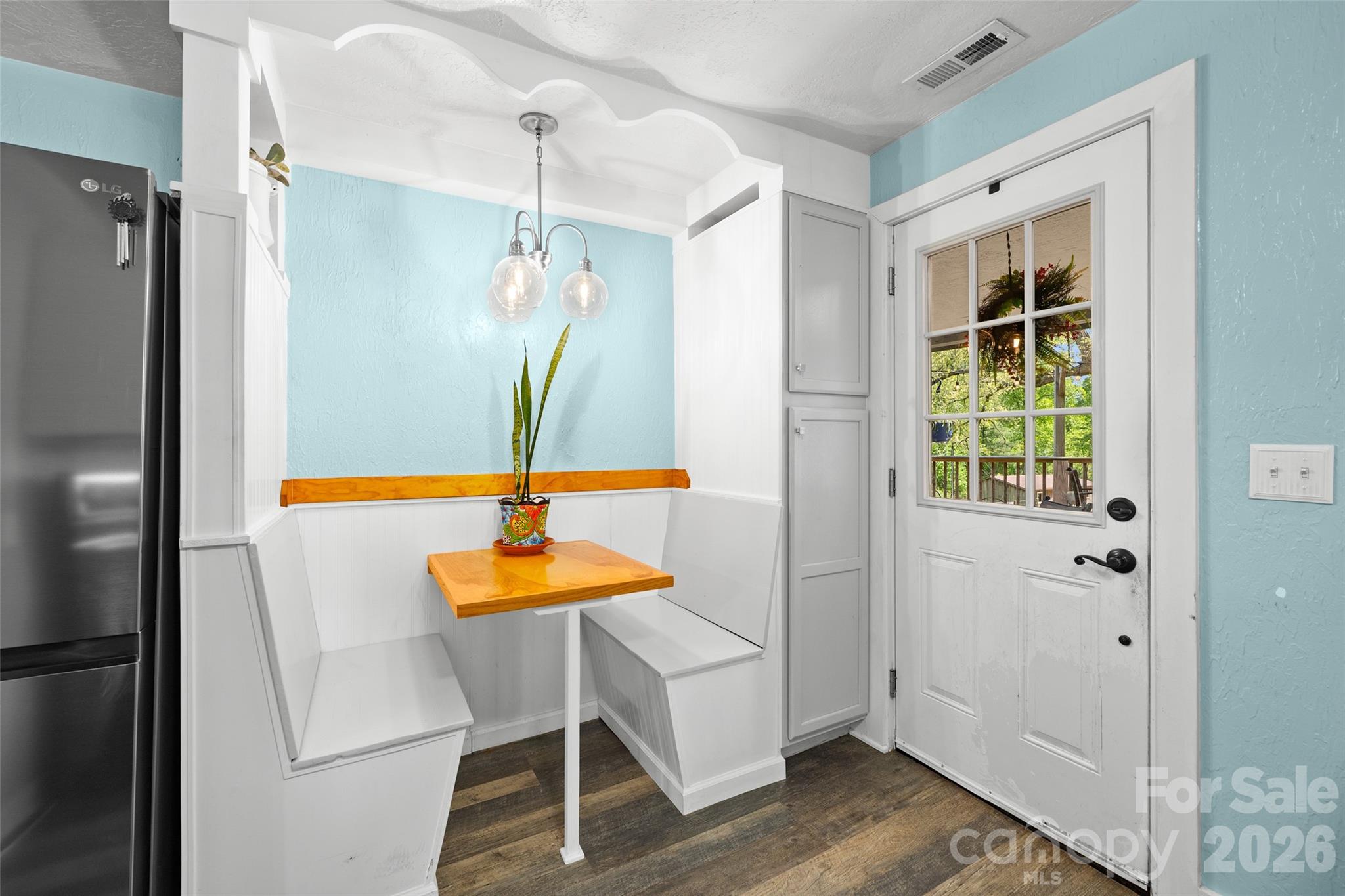 28 Cathys Cove Road — Hendersonville