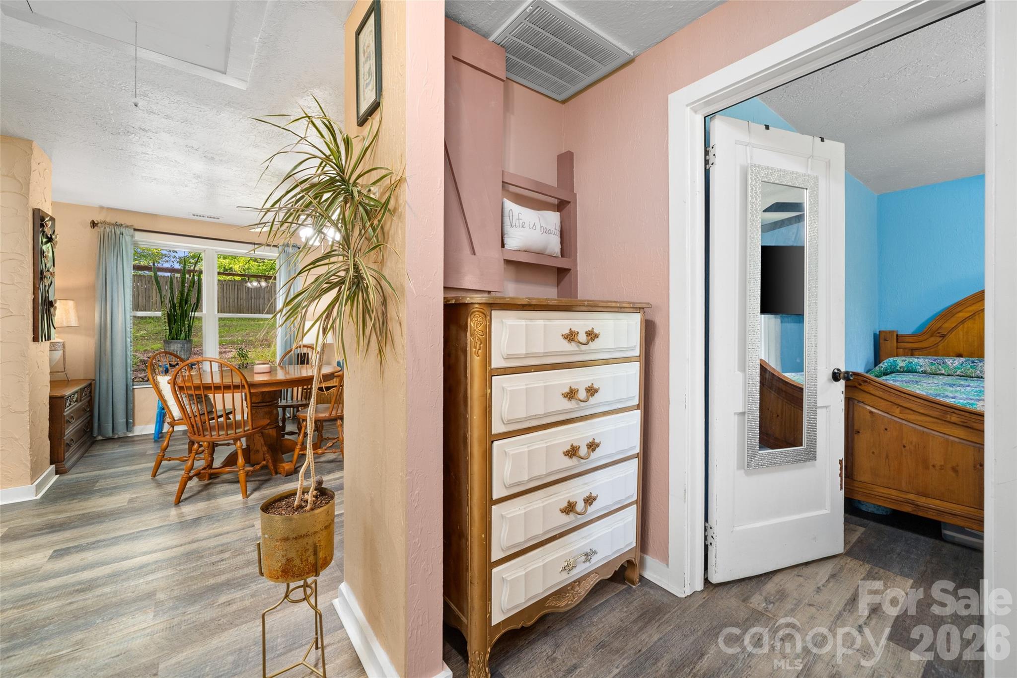 28 Cathys Cove Road — Hendersonville