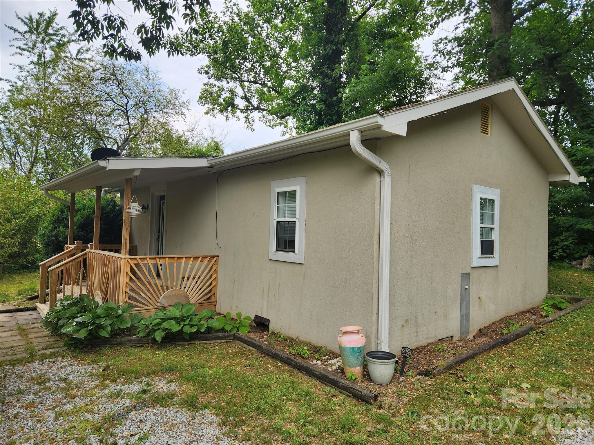 28 Cathys Cove Road — Hendersonville