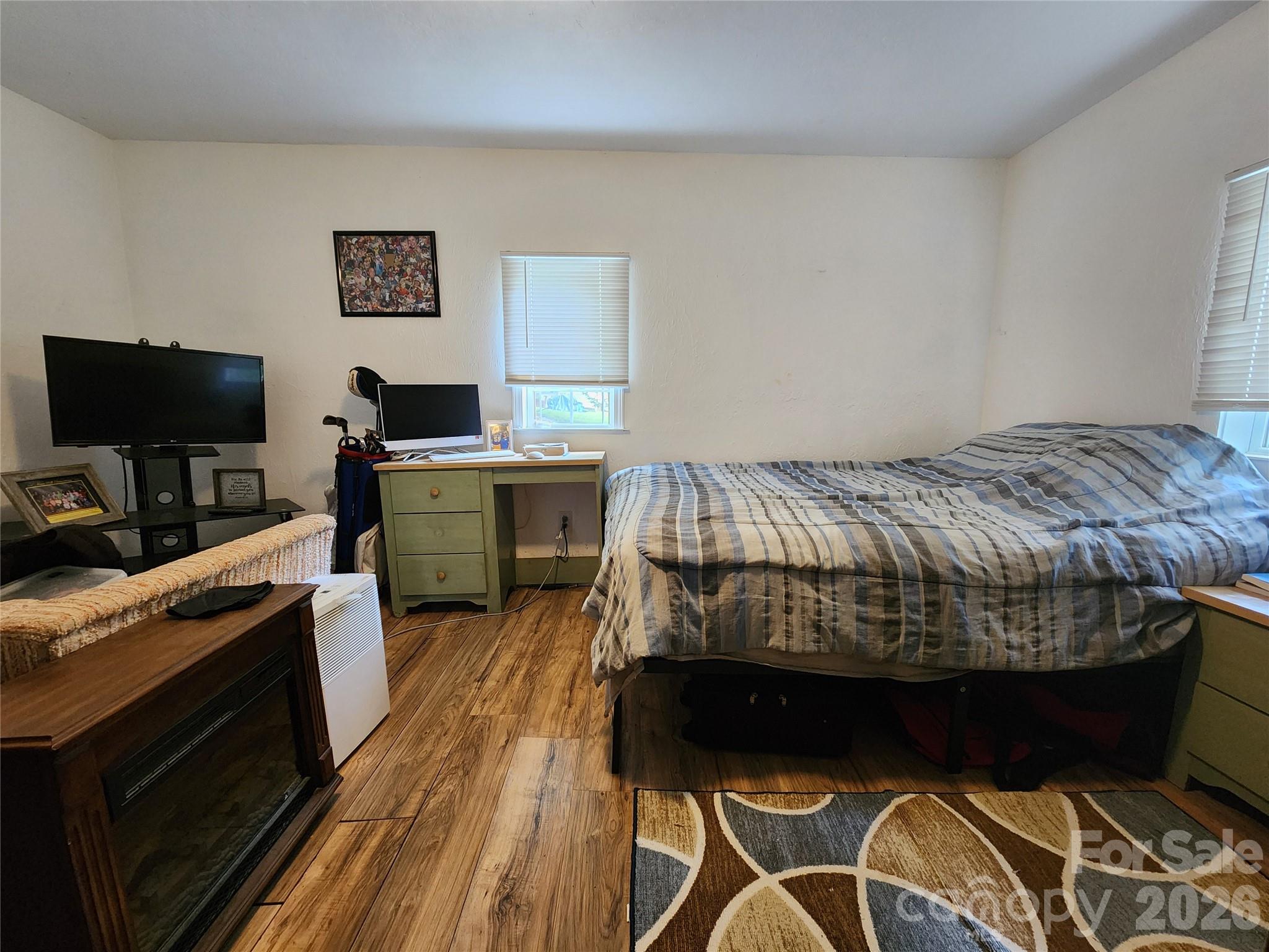 28 Cathys Cove Road — Hendersonville