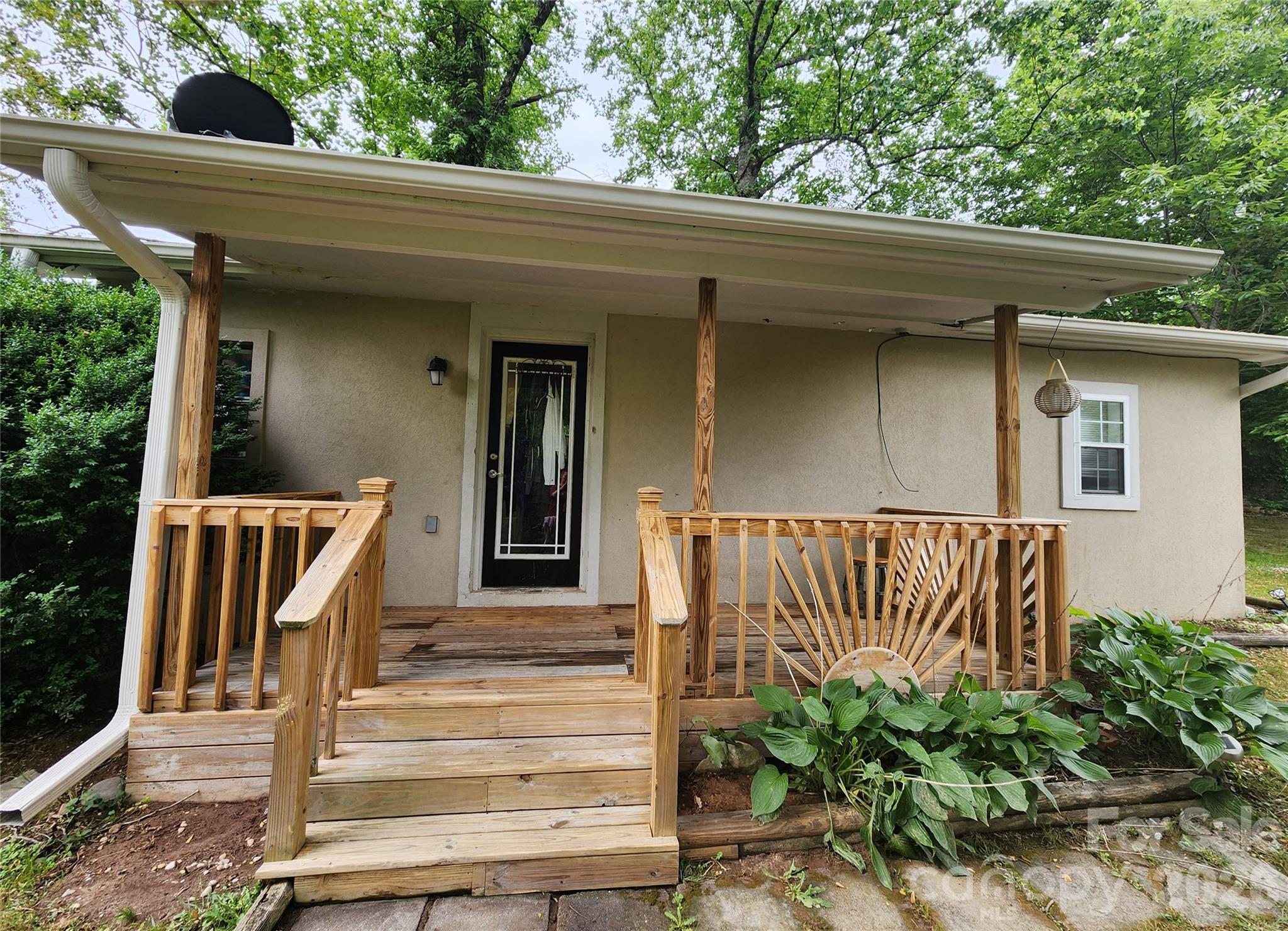 28 Cathys Cove Road — Hendersonville