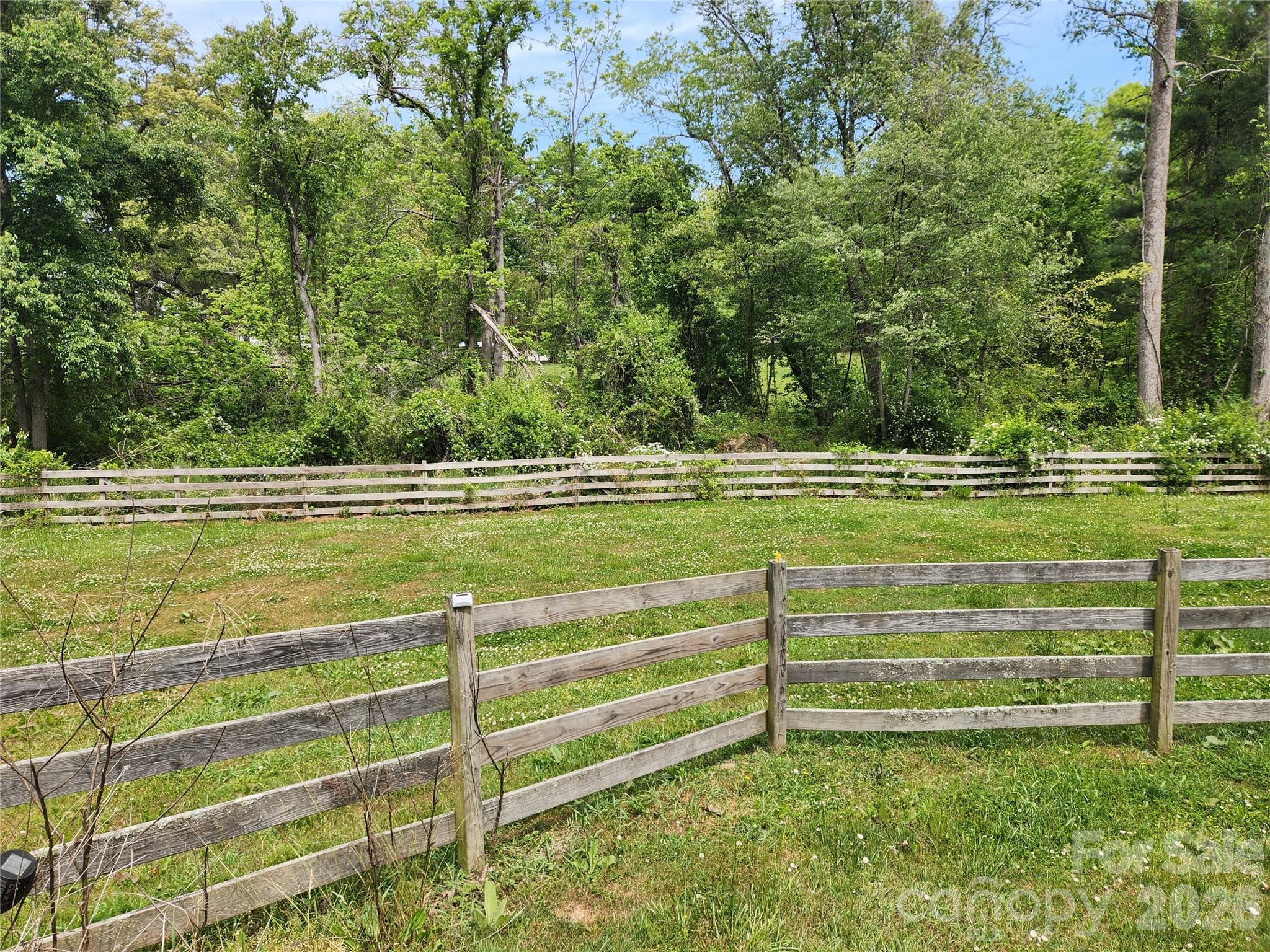 28 Cathys Cove Road — Hendersonville