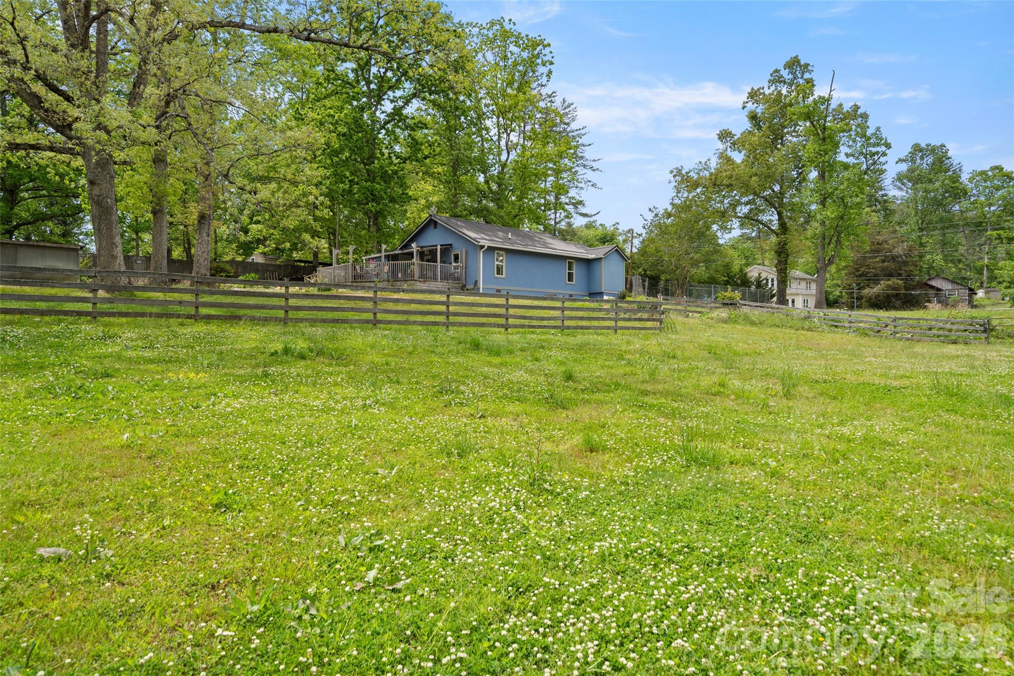 28 Cathys Cove Road — Hendersonville