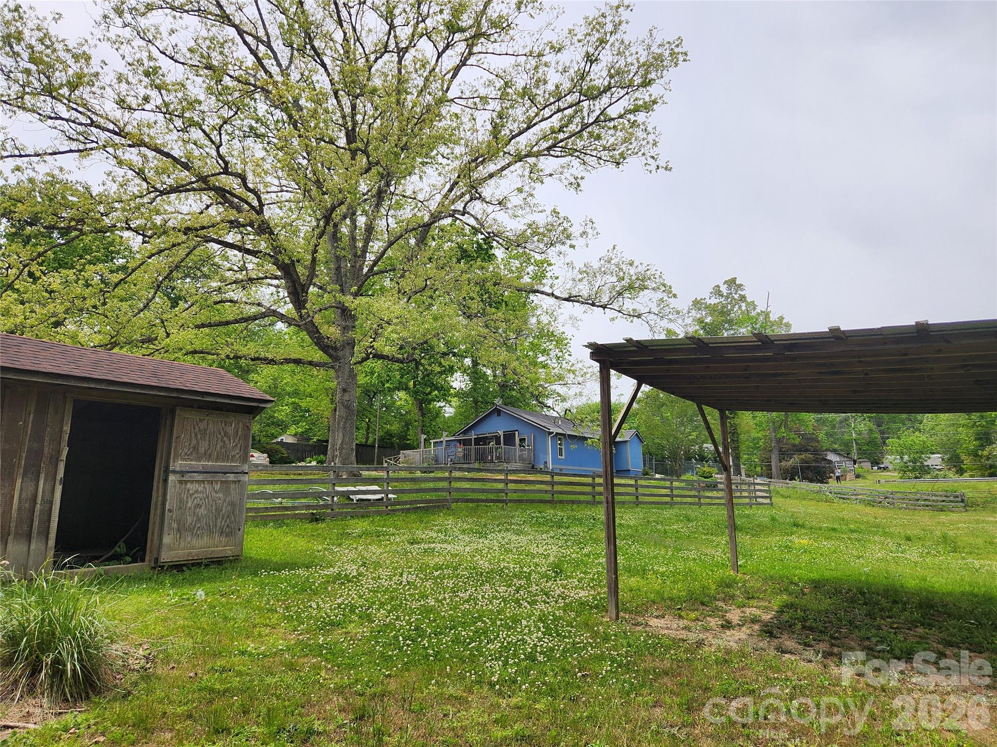 28 Cathys Cove Road — Hendersonville