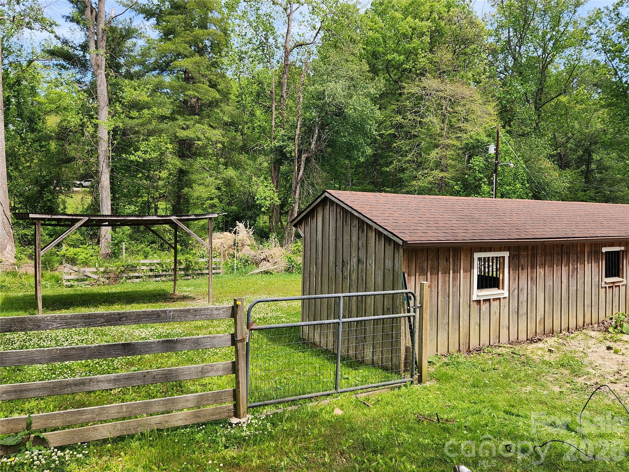 28 Cathys Cove Road — Hendersonville