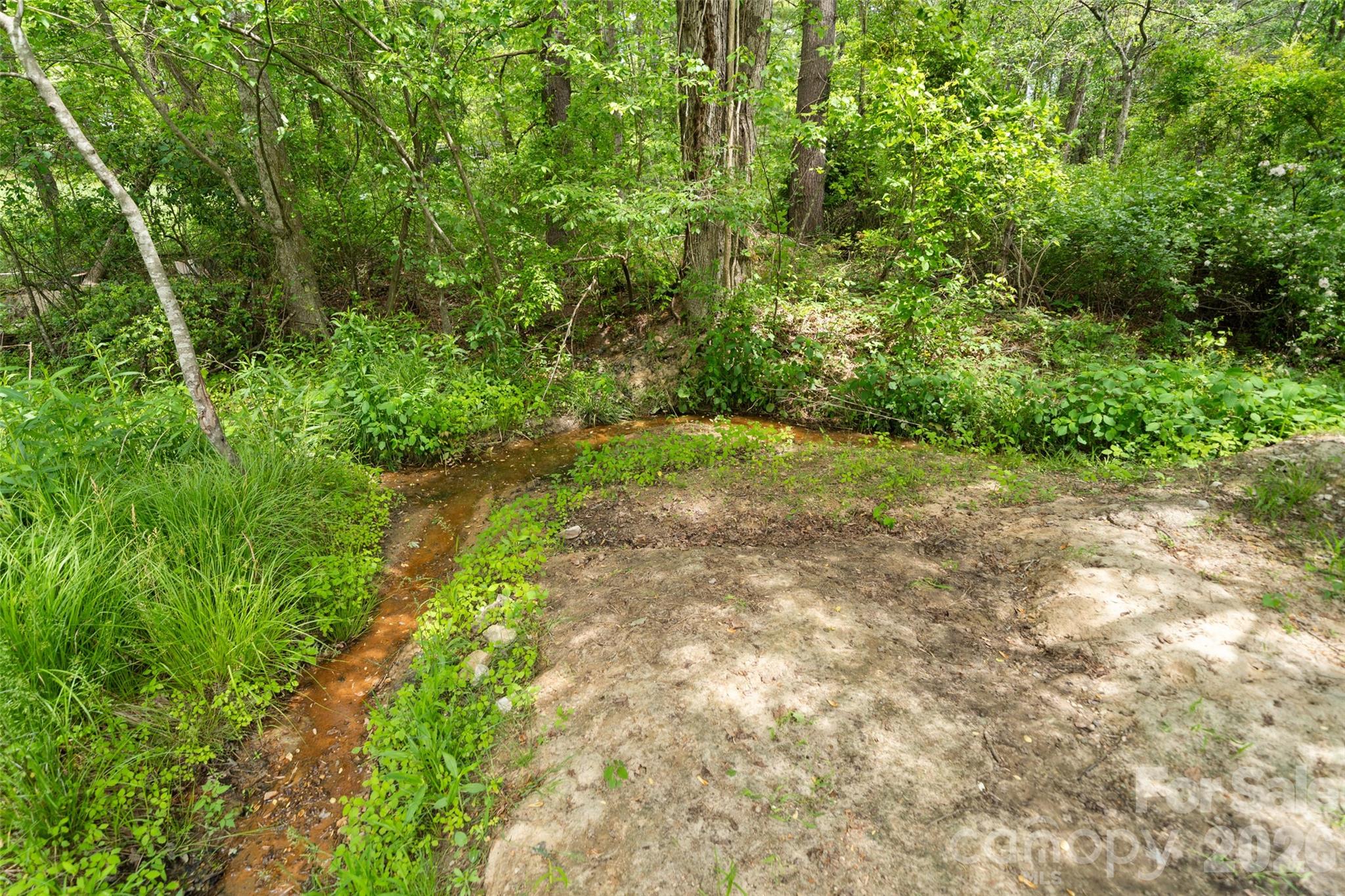 28 Cathys Cove Road — Hendersonville