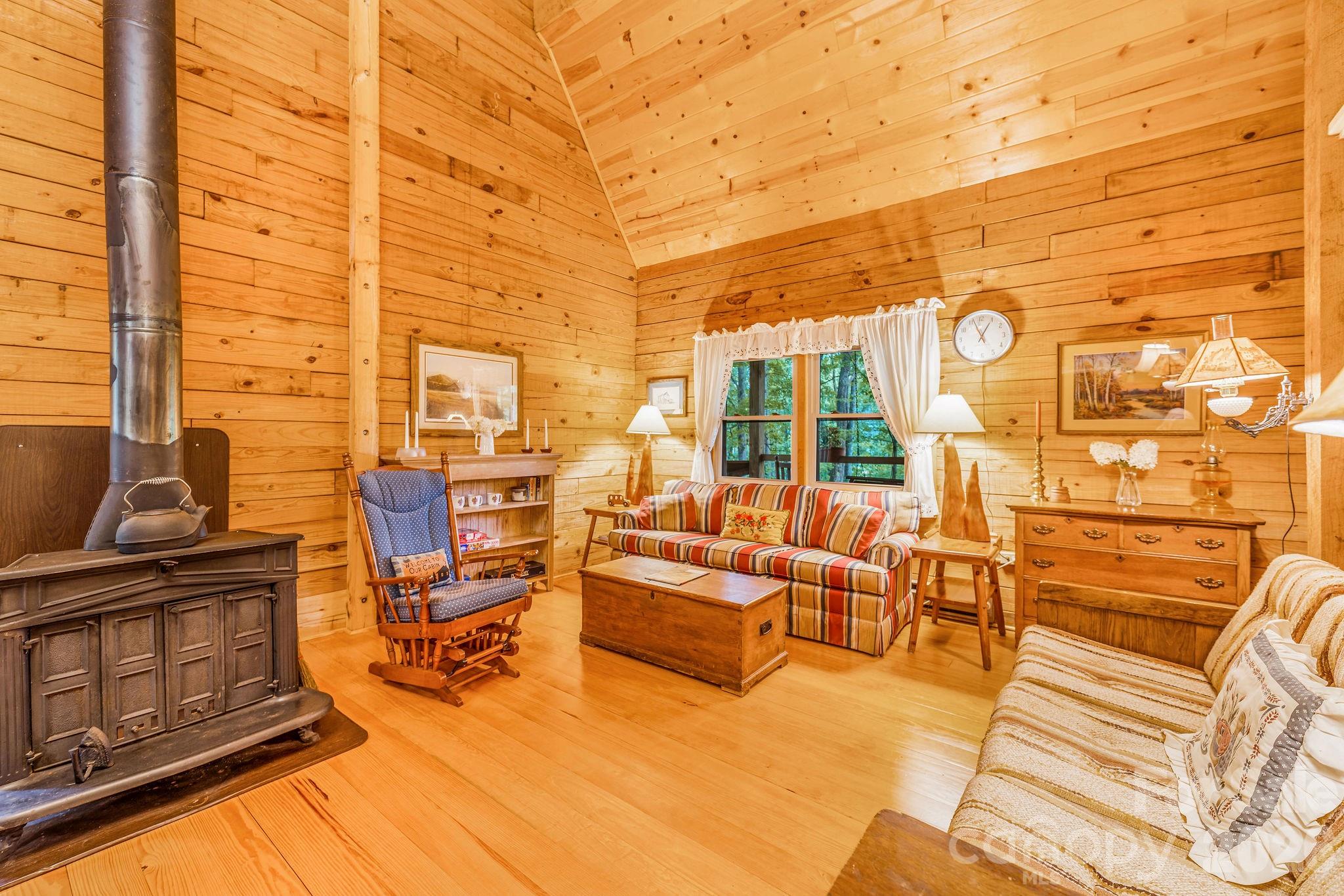 51 Spruce Street — Maggie Valley