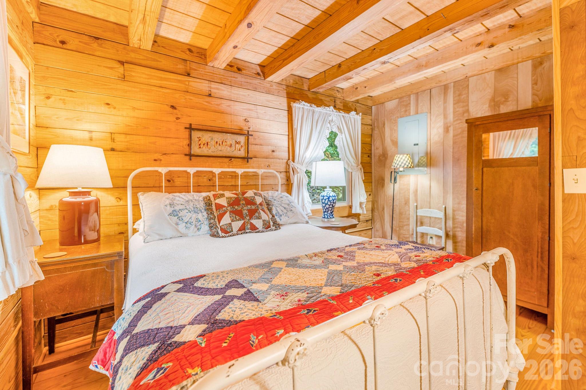 51 Spruce Street — Maggie Valley