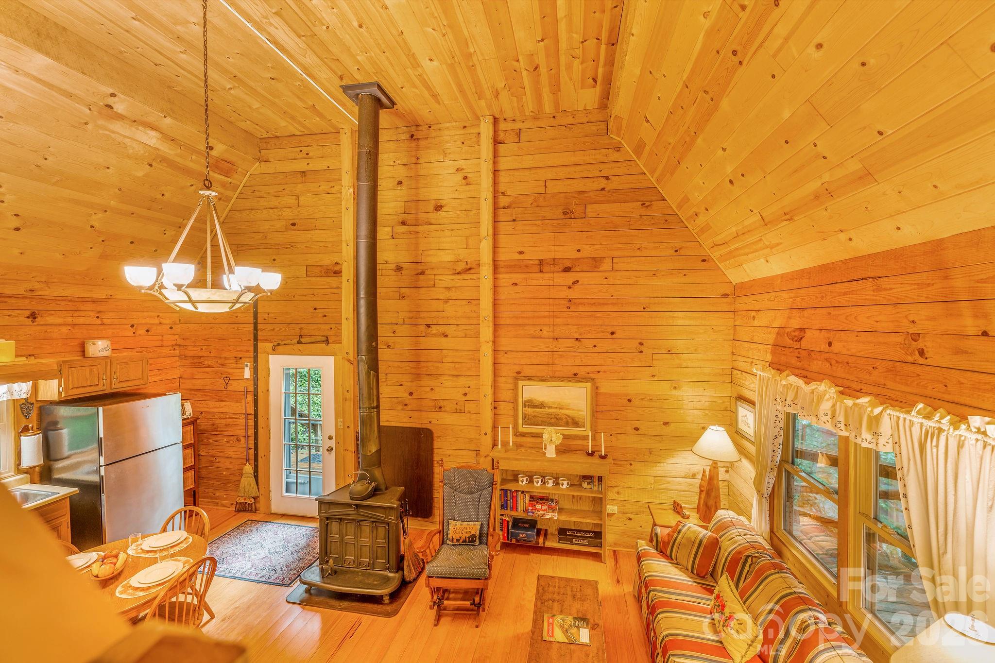 51 Spruce Street — Maggie Valley