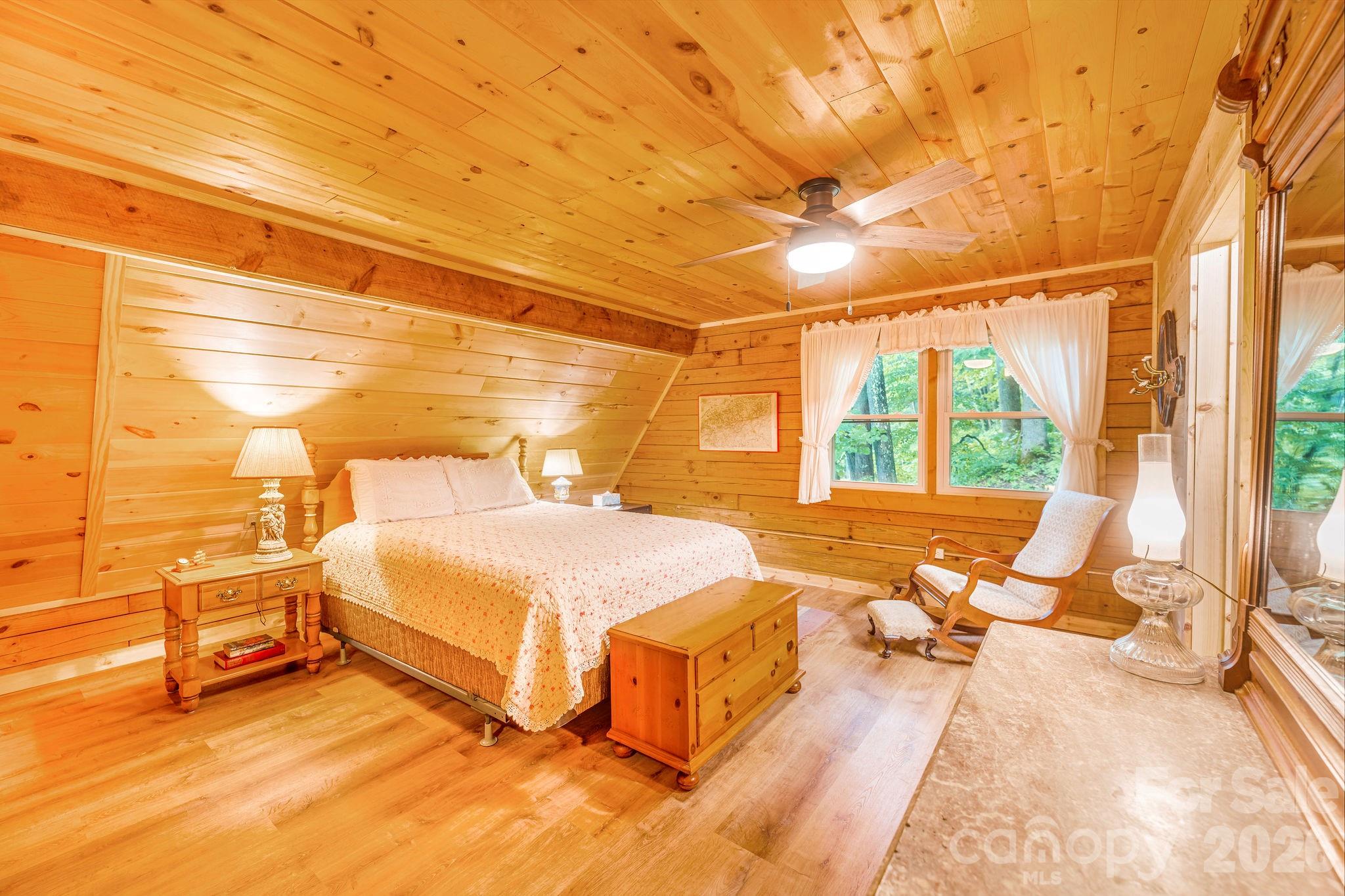 51 Spruce Street — Maggie Valley
