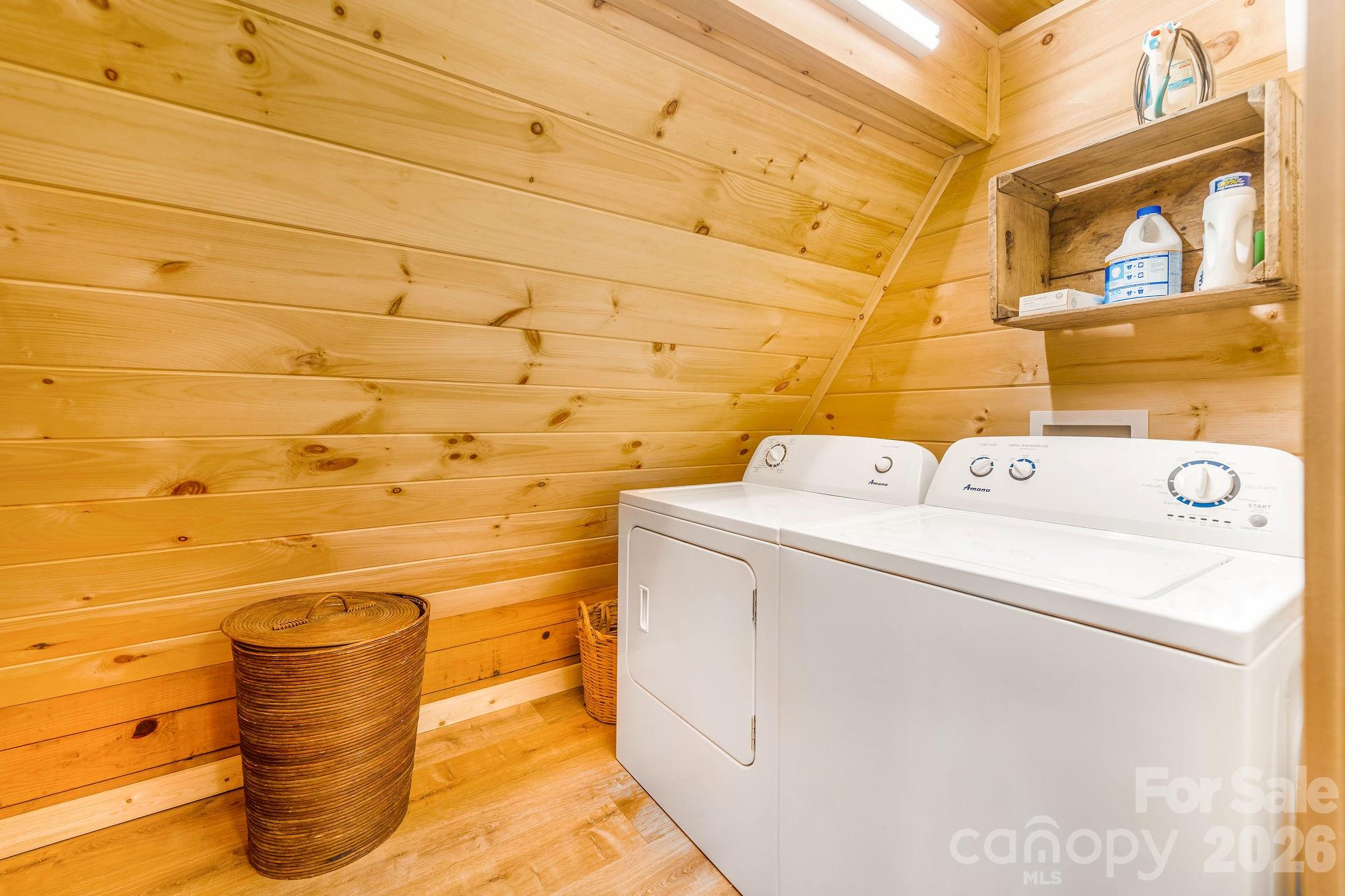 51 Spruce Street — Maggie Valley