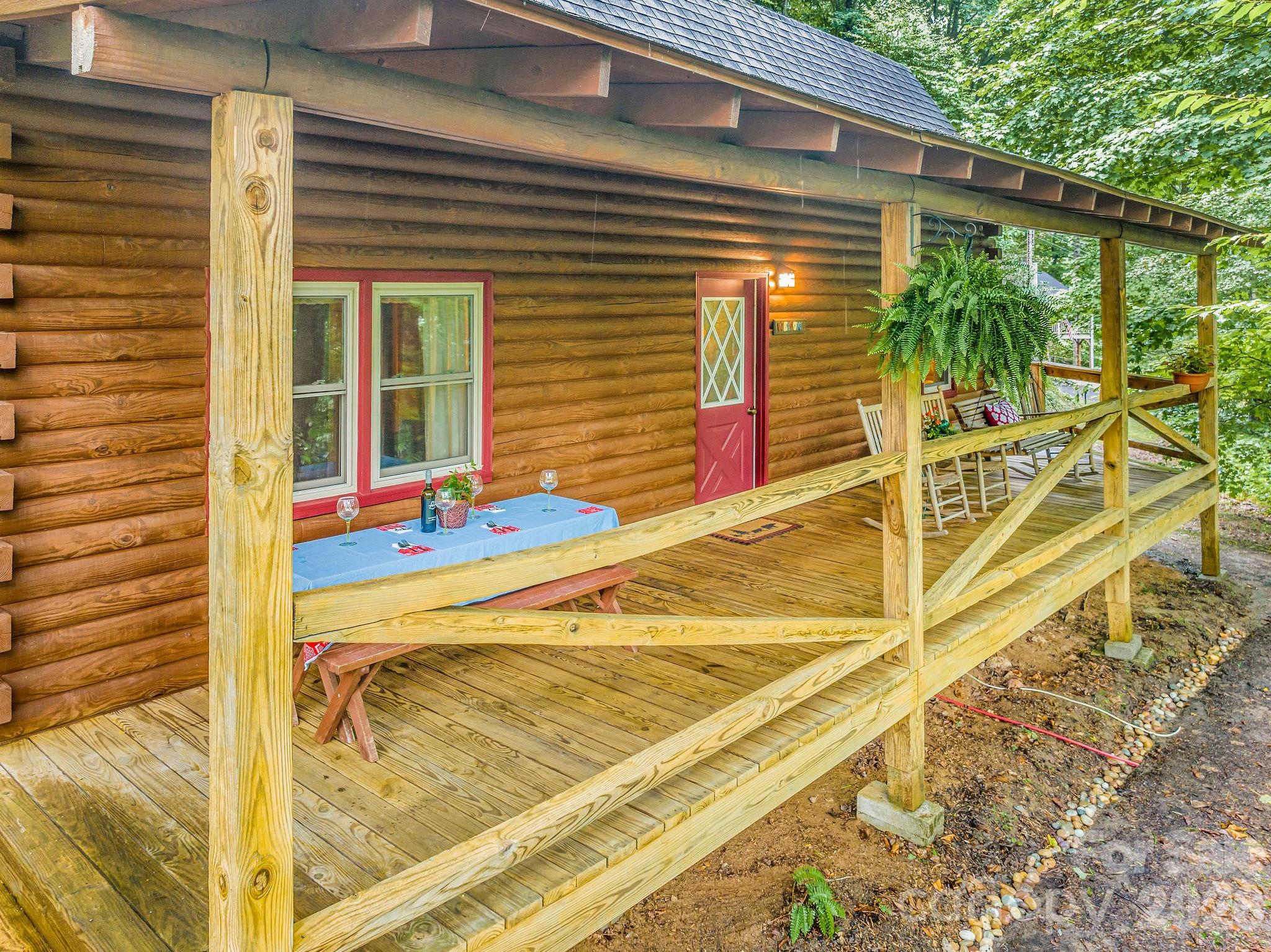 51 Spruce Street — Maggie Valley