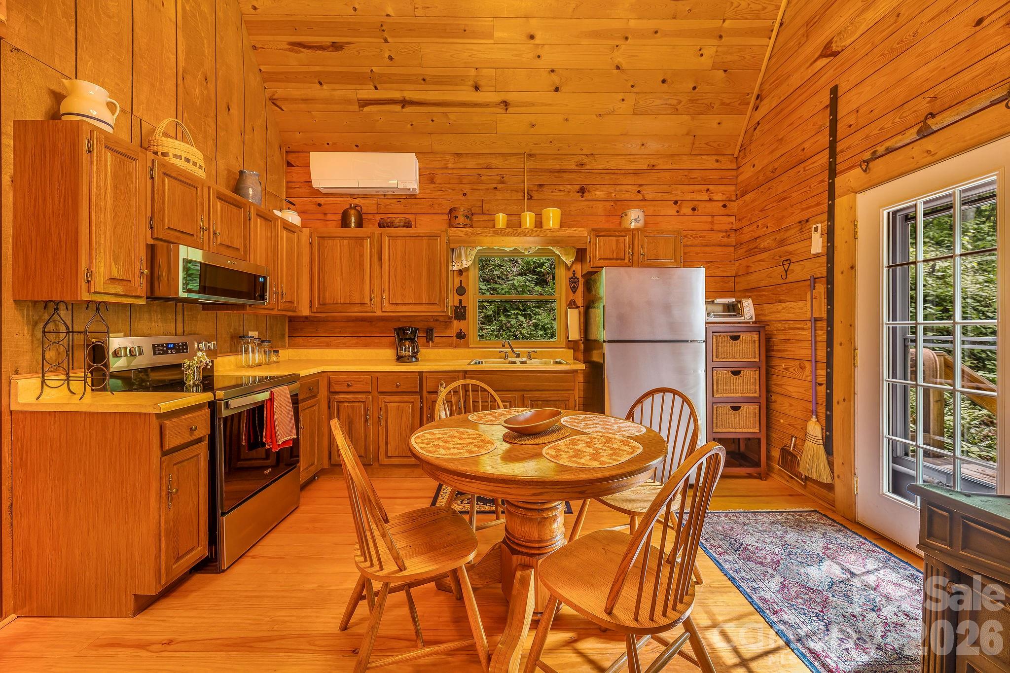51 Spruce Street — Maggie Valley