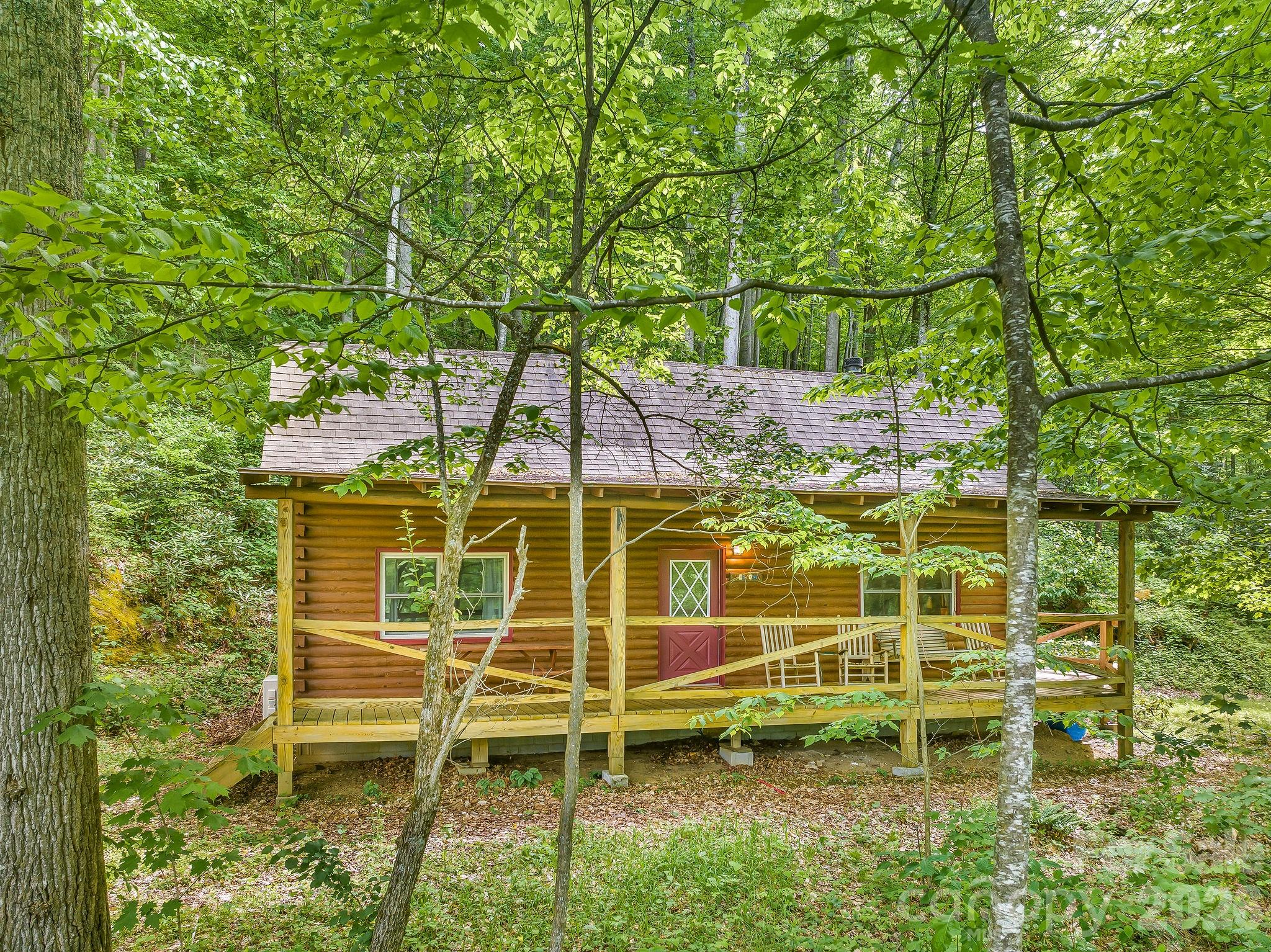 51 Spruce Street — Maggie Valley