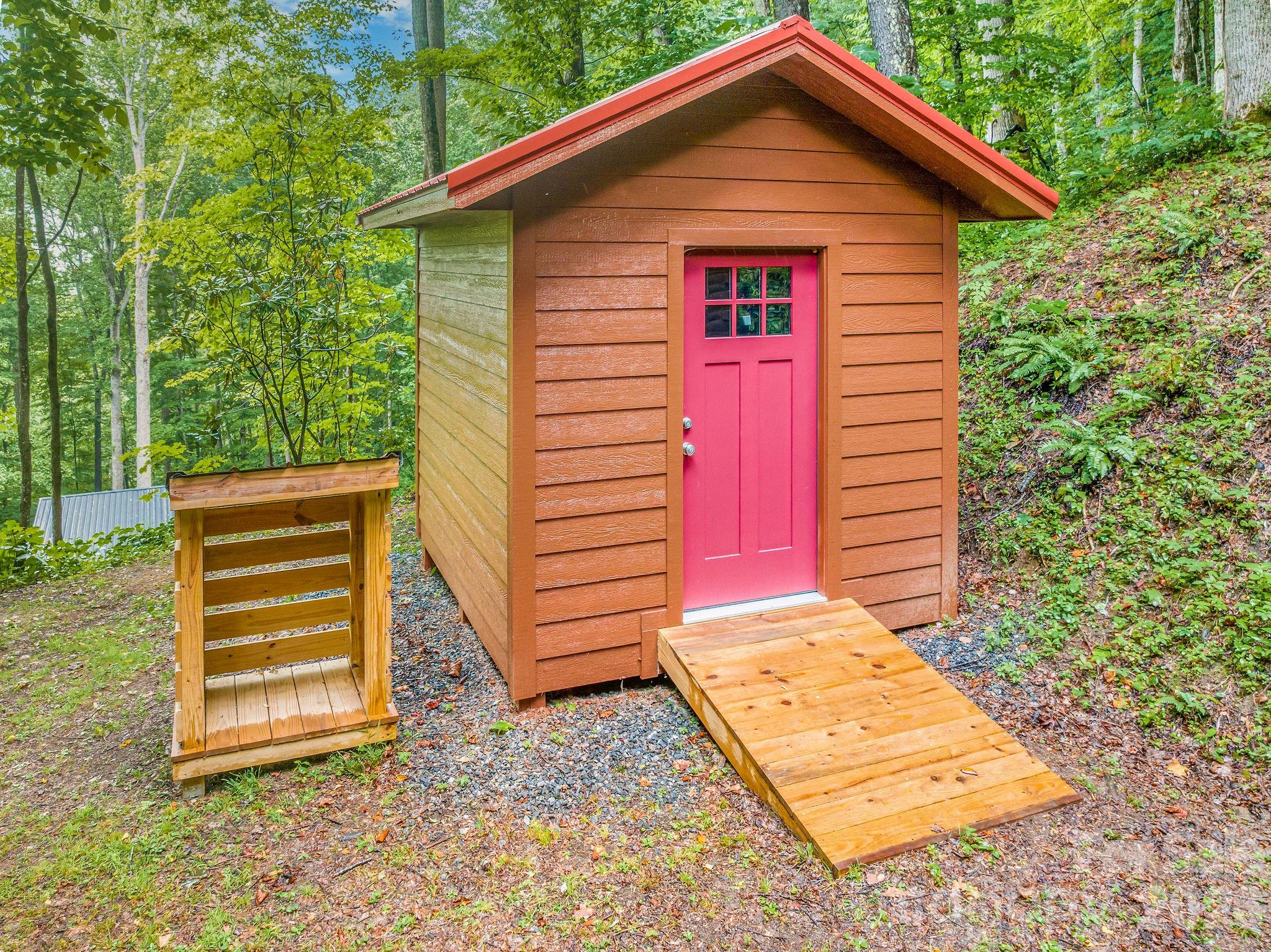 51 Spruce Street — Maggie Valley