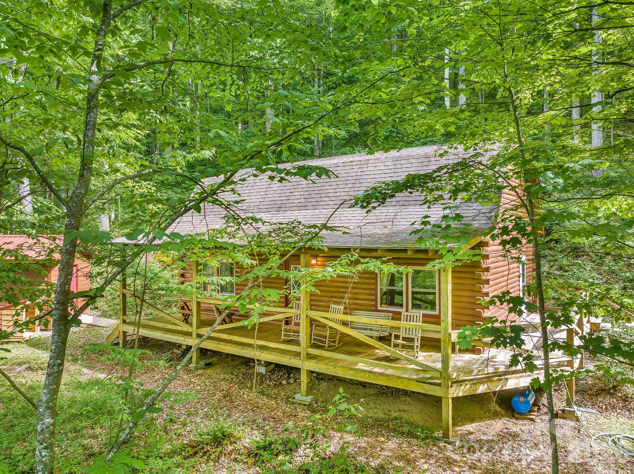 51 Spruce Street — Maggie Valley
