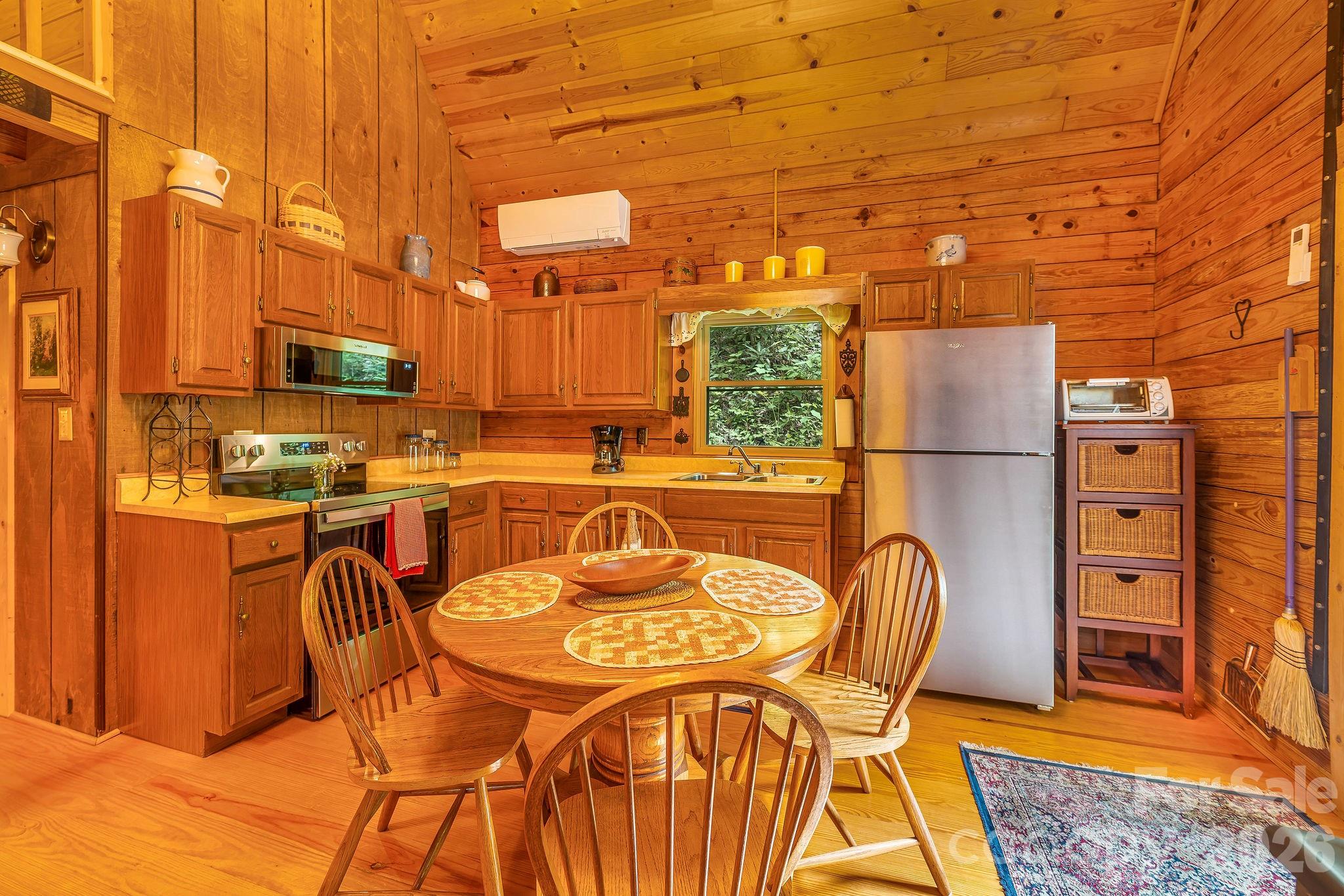 51 Spruce Street — Maggie Valley